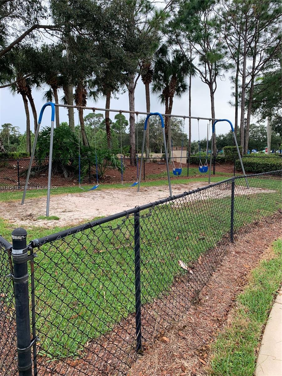 SEMINOLE ESTATES & TOWNHO - Residential