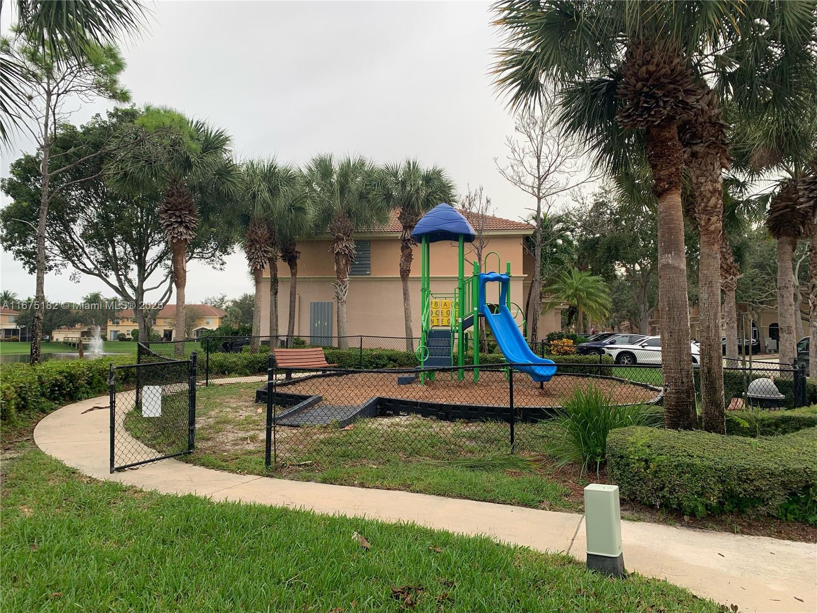 SEMINOLE ESTATES & TOWNHO - Residential