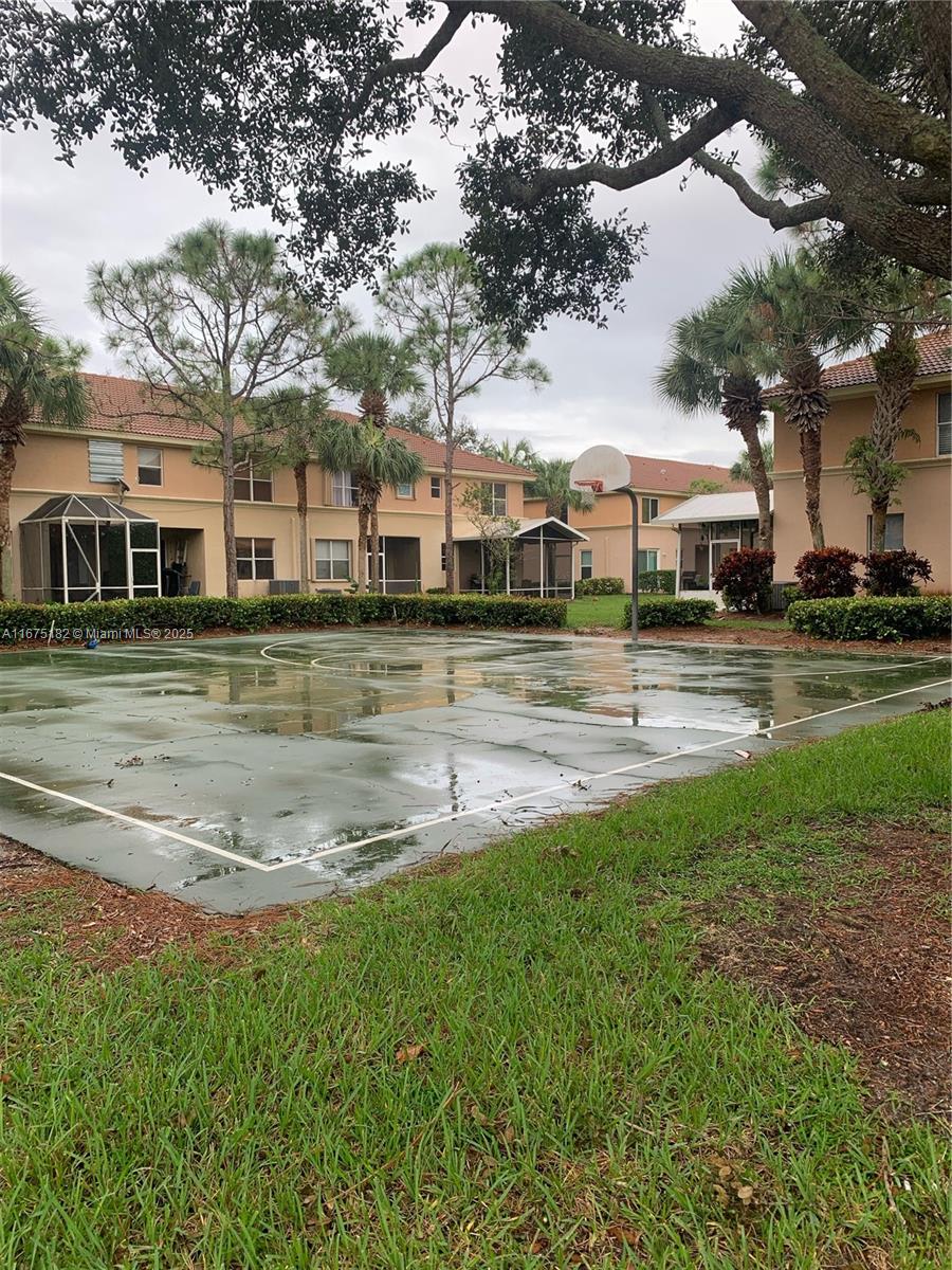 SEMINOLE ESTATES & TOWNHO - Residential