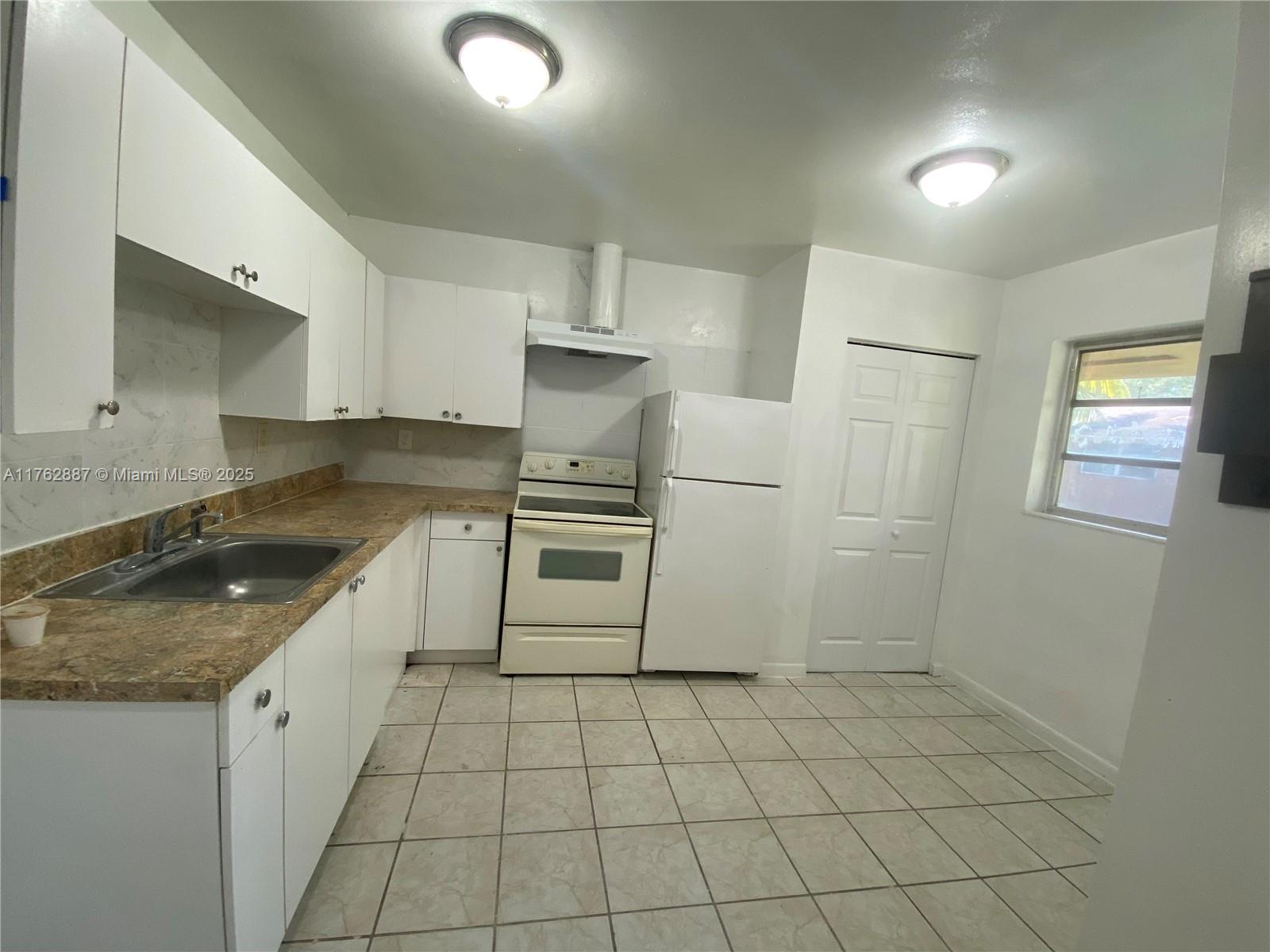 BISCAYNE GARDENS SEC B - Residential Income