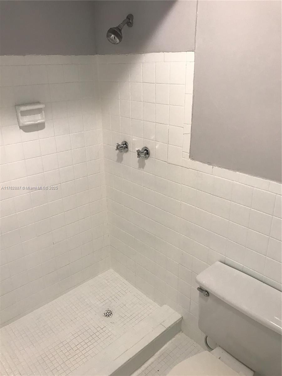 BISCAYNE GARDENS SEC B - Residential Income