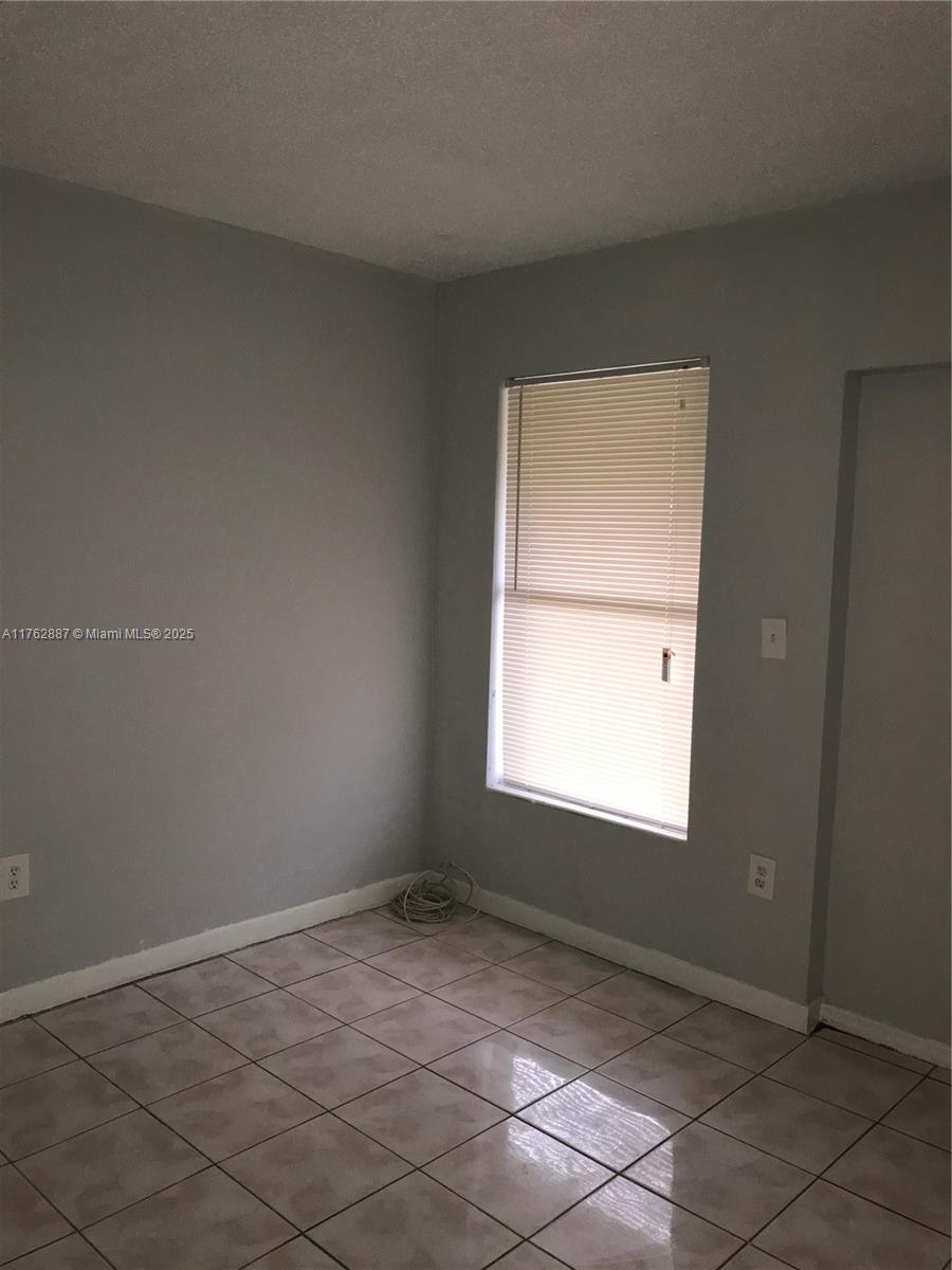 BISCAYNE GARDENS SEC B - Residential Income