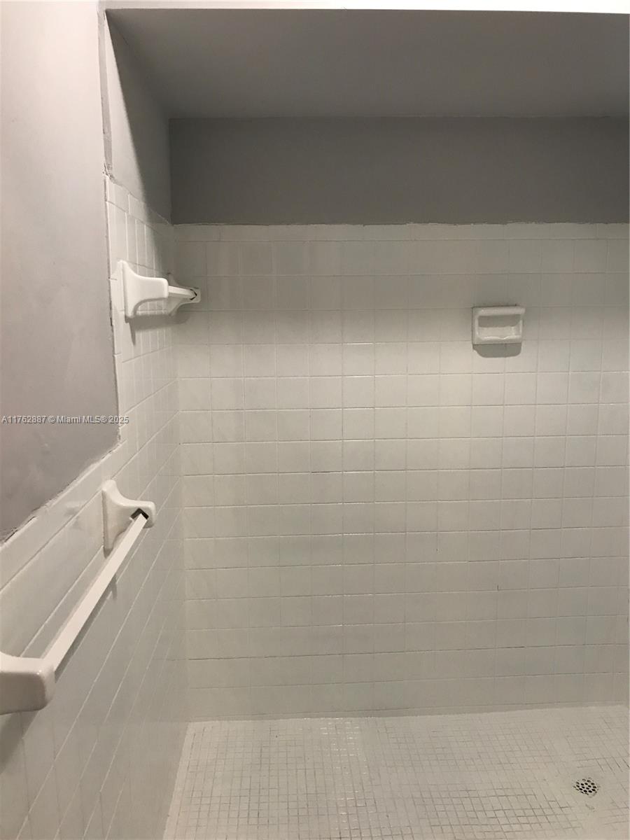BISCAYNE GARDENS SEC B - Residential Income