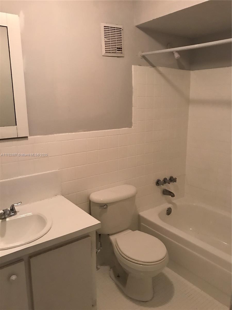 BISCAYNE GARDENS SEC B - Residential Income