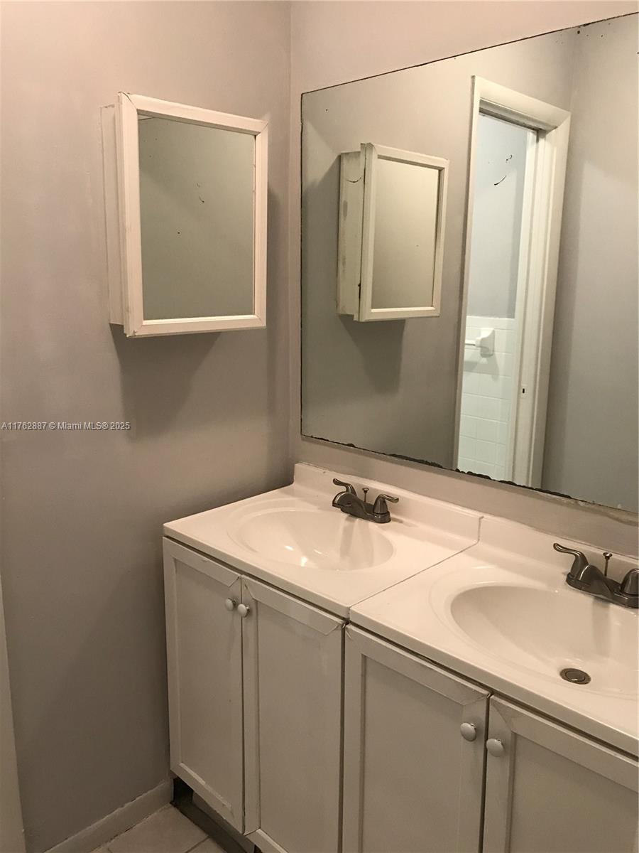 BISCAYNE GARDENS SEC B - Residential Income