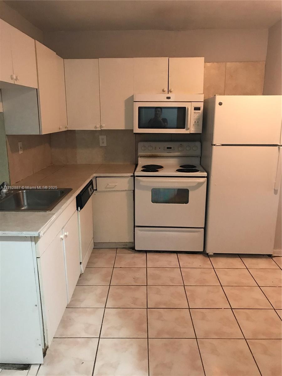 BISCAYNE GARDENS SEC B - Residential Income