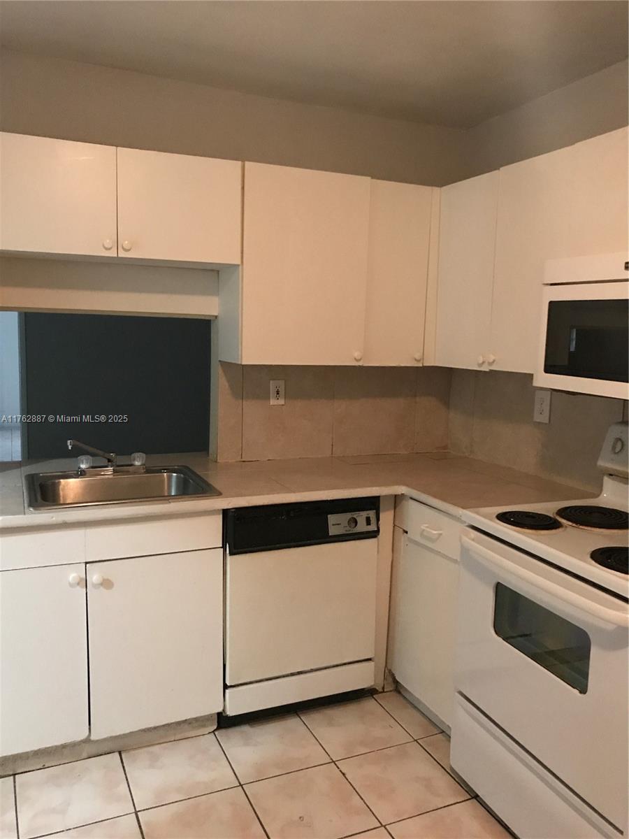 BISCAYNE GARDENS SEC B - Residential Income