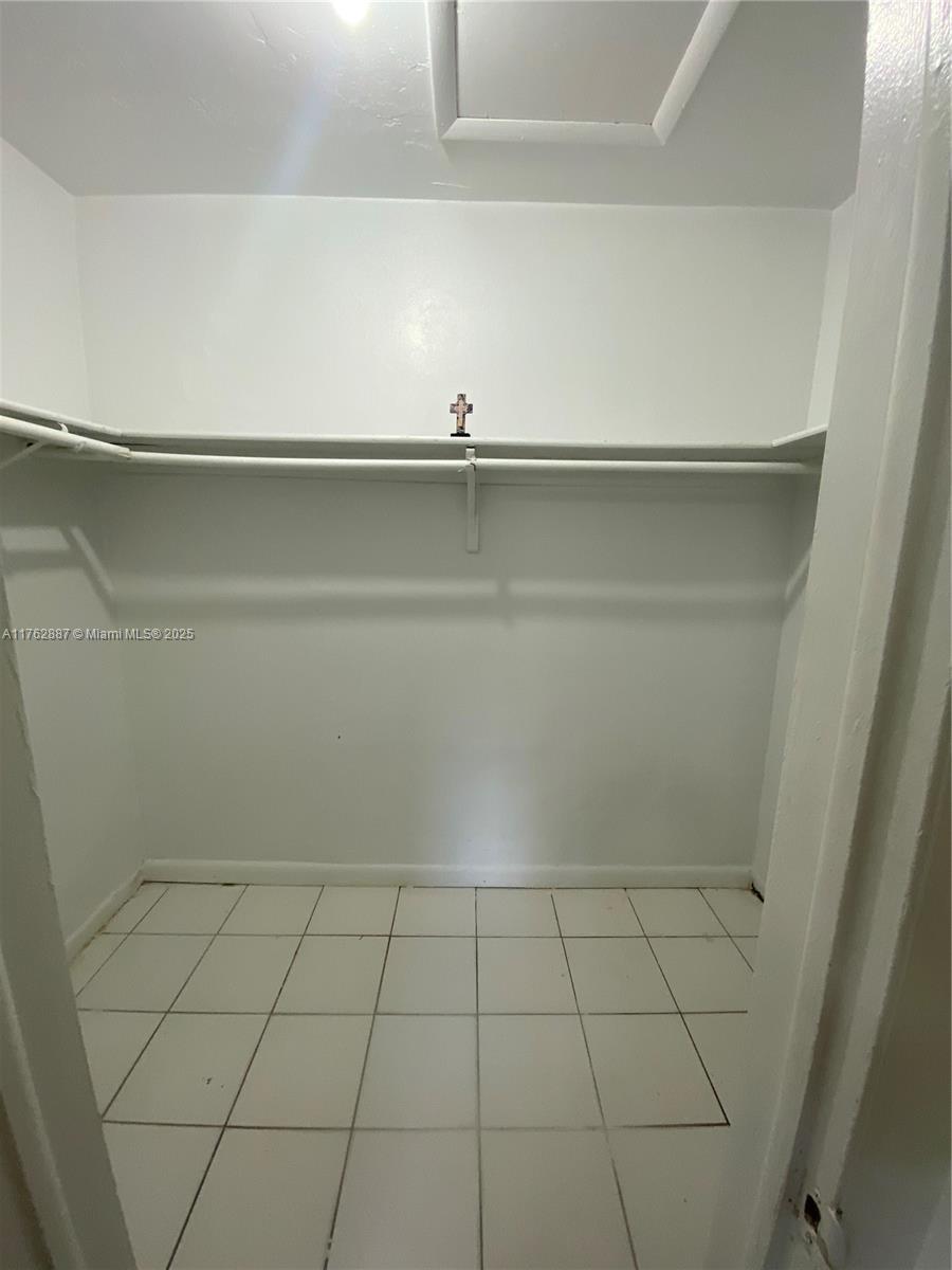 BISCAYNE GARDENS SEC B - Residential Income