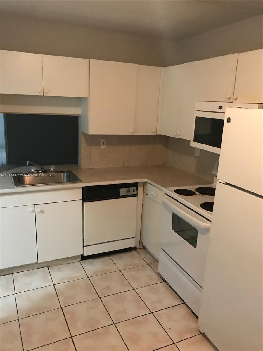 BISCAYNE GARDENS SEC B - Residential Income