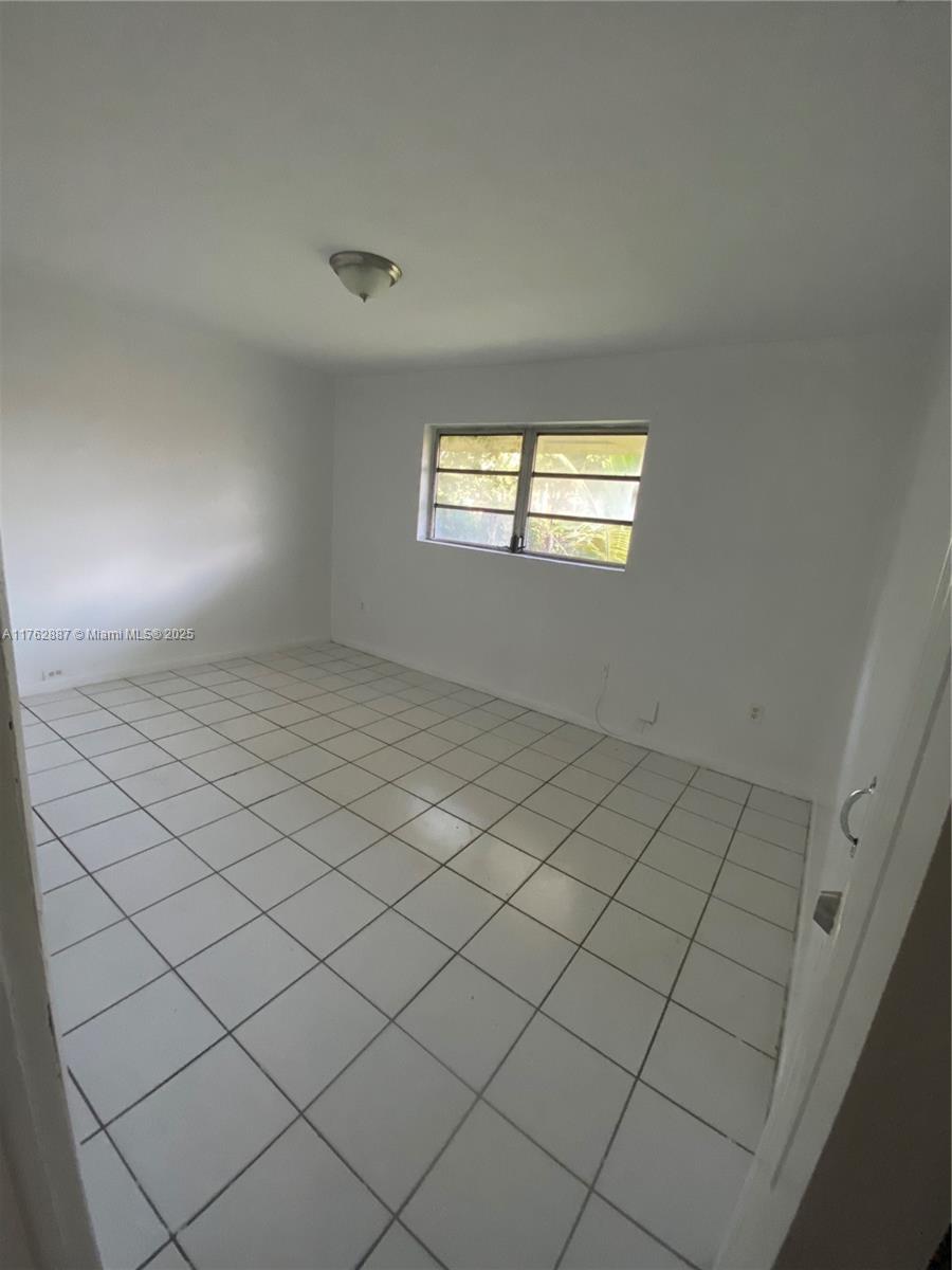 BISCAYNE GARDENS SEC B - Residential Income