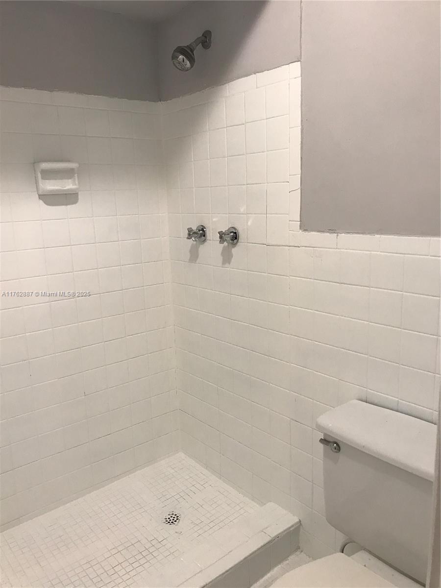 BISCAYNE GARDENS SEC B - Residential Income