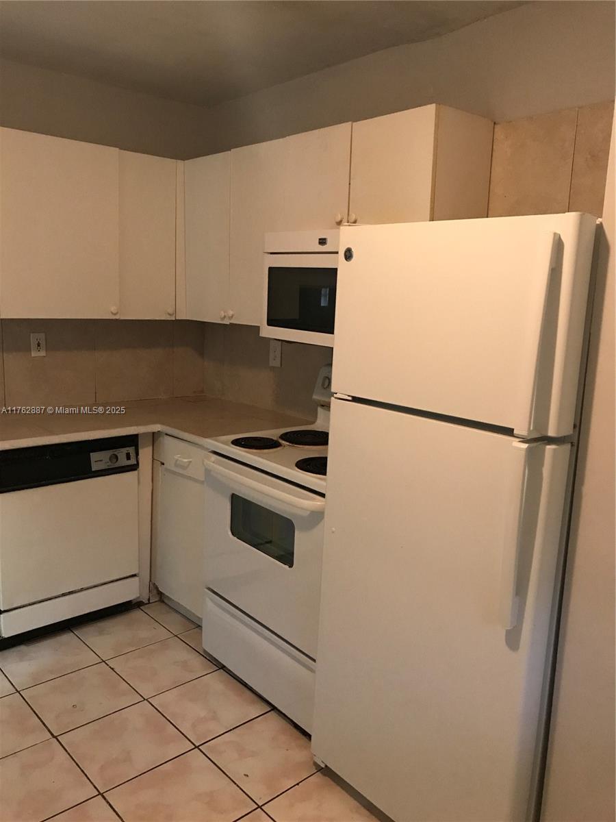 BISCAYNE GARDENS SEC B - Residential Income