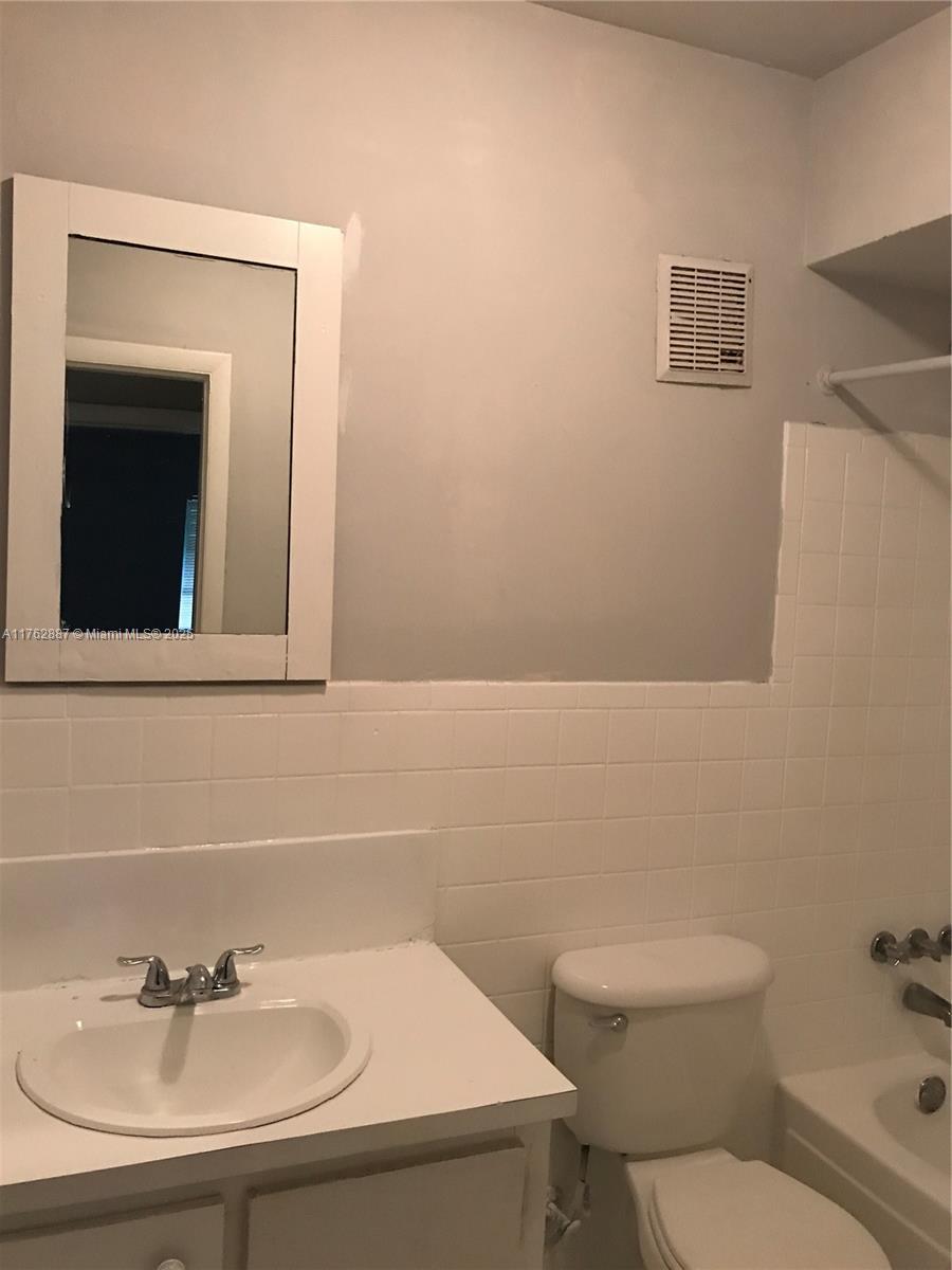 BISCAYNE GARDENS SEC B - Residential Income