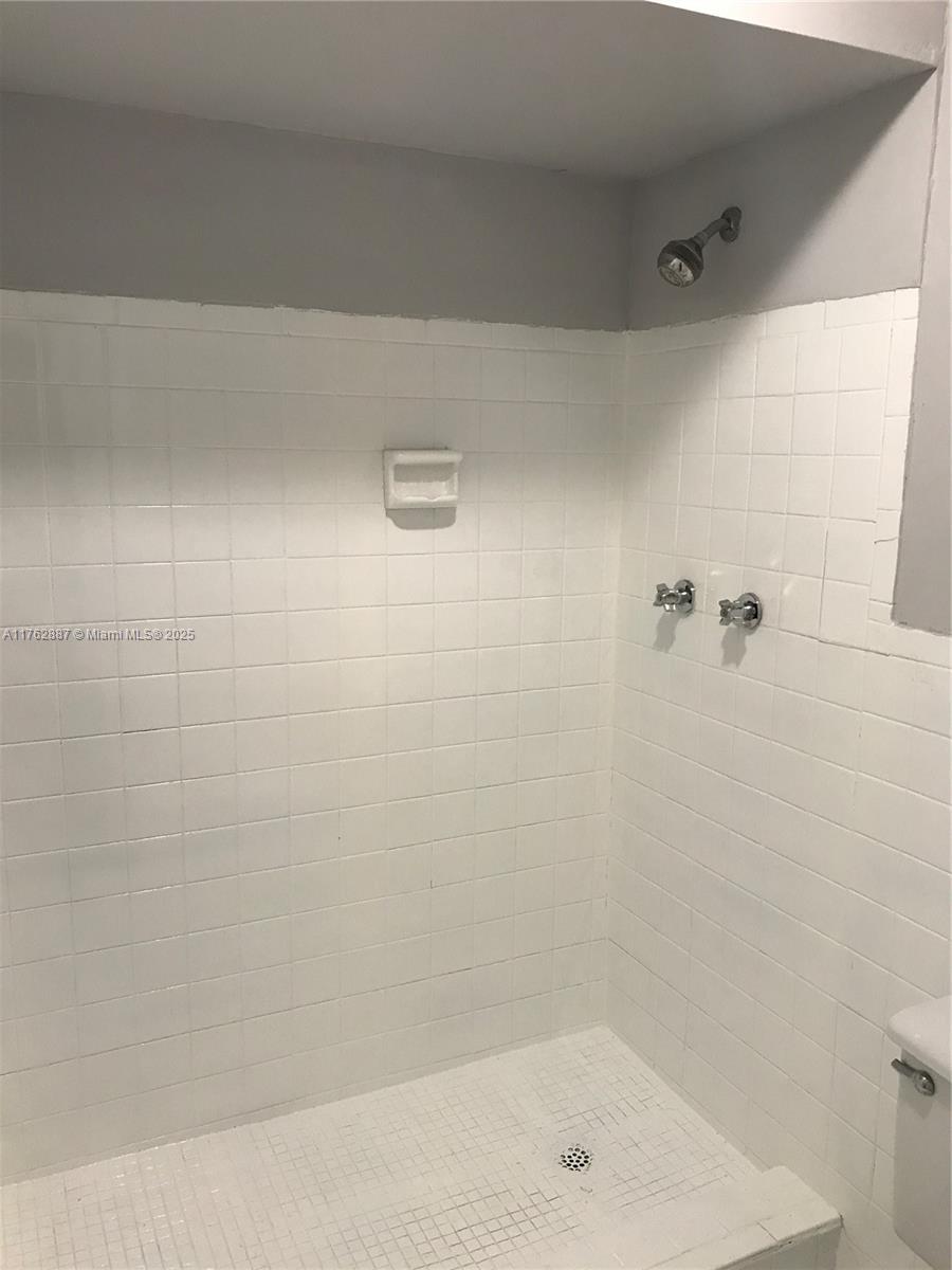 BISCAYNE GARDENS SEC B - Residential Income