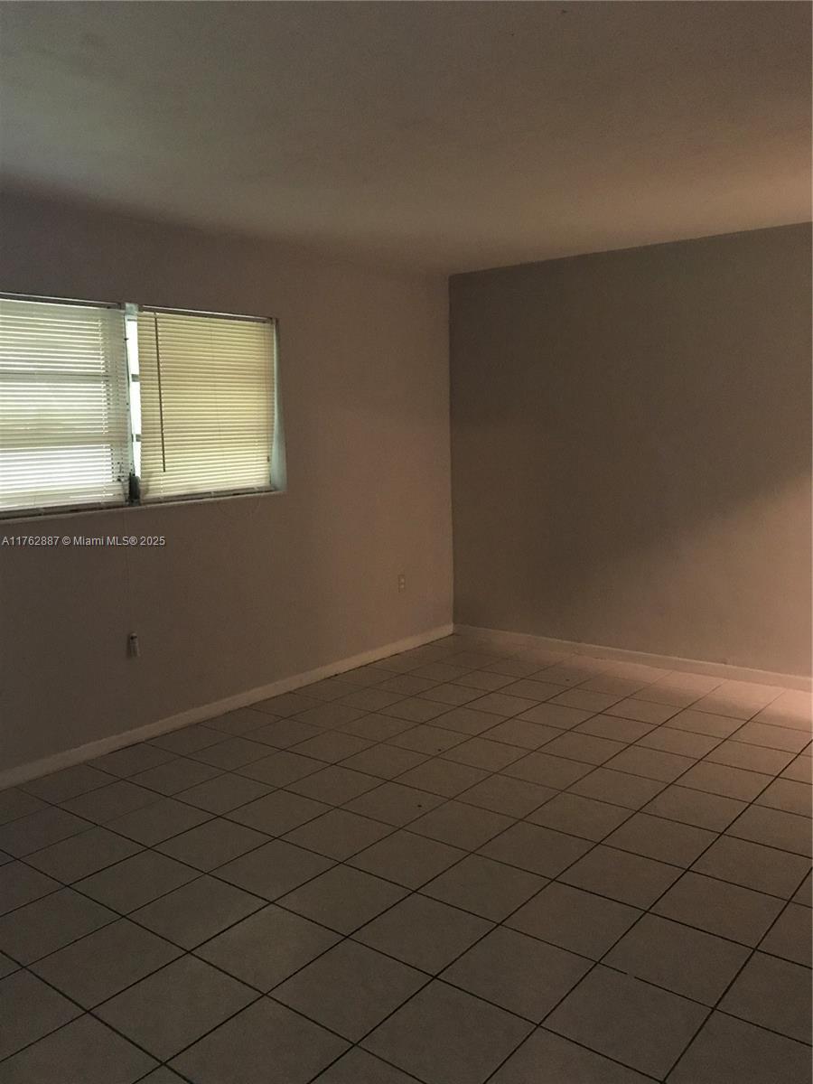 BISCAYNE GARDENS SEC B - Residential Income