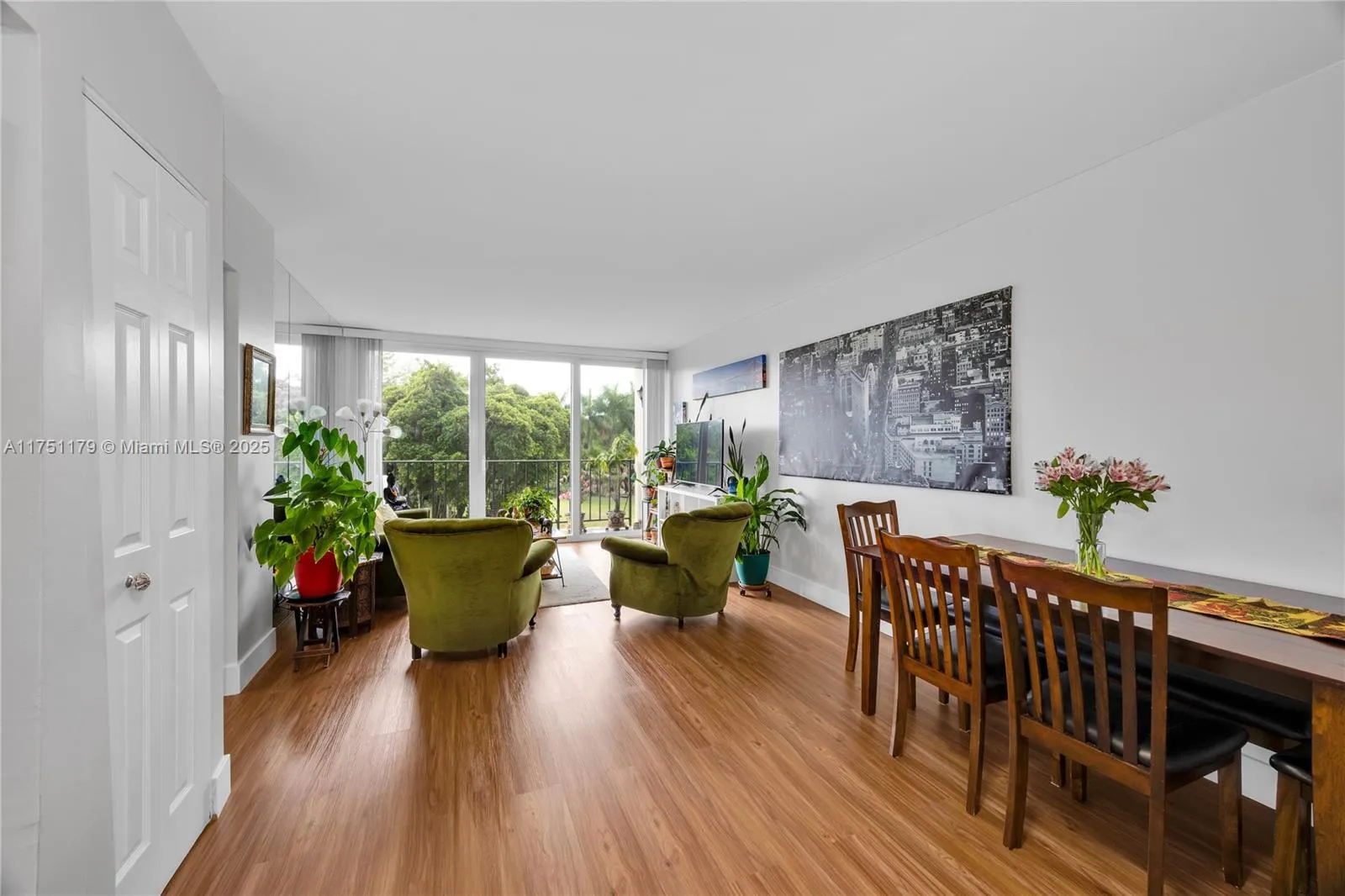 Miami, Florida 33172, United States, 2 Bedrooms Bedrooms, ,2 BathroomsBathrooms,Residential,Active,77988