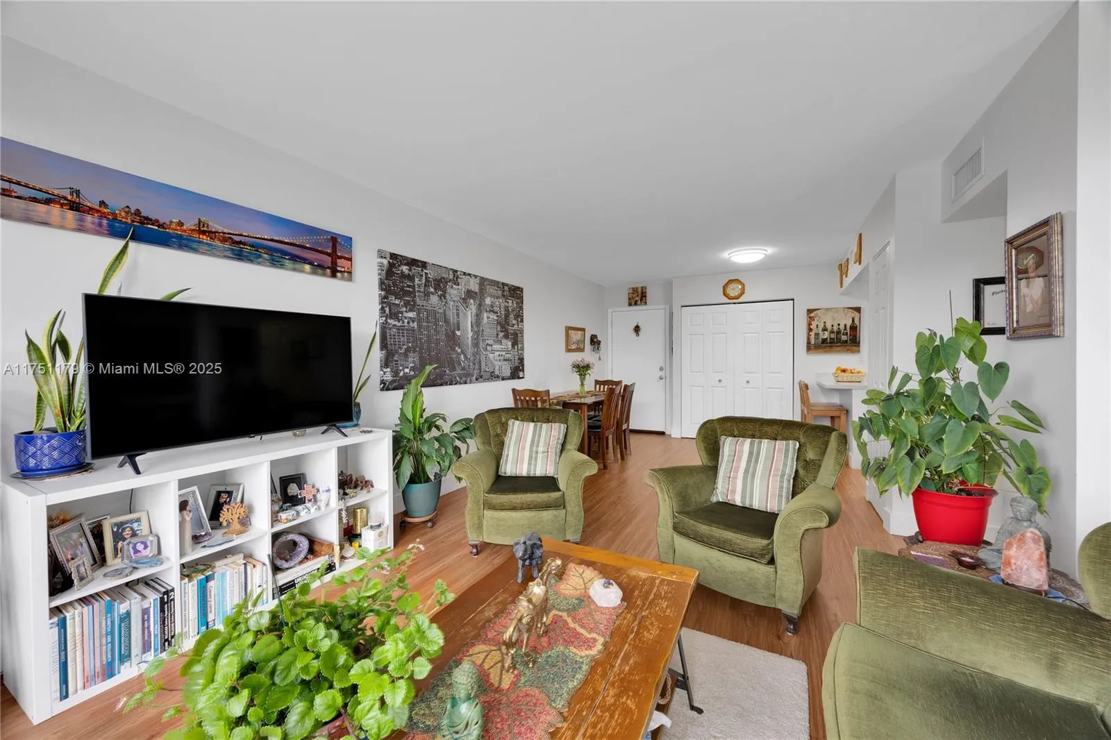 Miami, Florida 33172, United States, 2 Bedrooms Bedrooms, ,2 BathroomsBathrooms,Residential,Active,77988