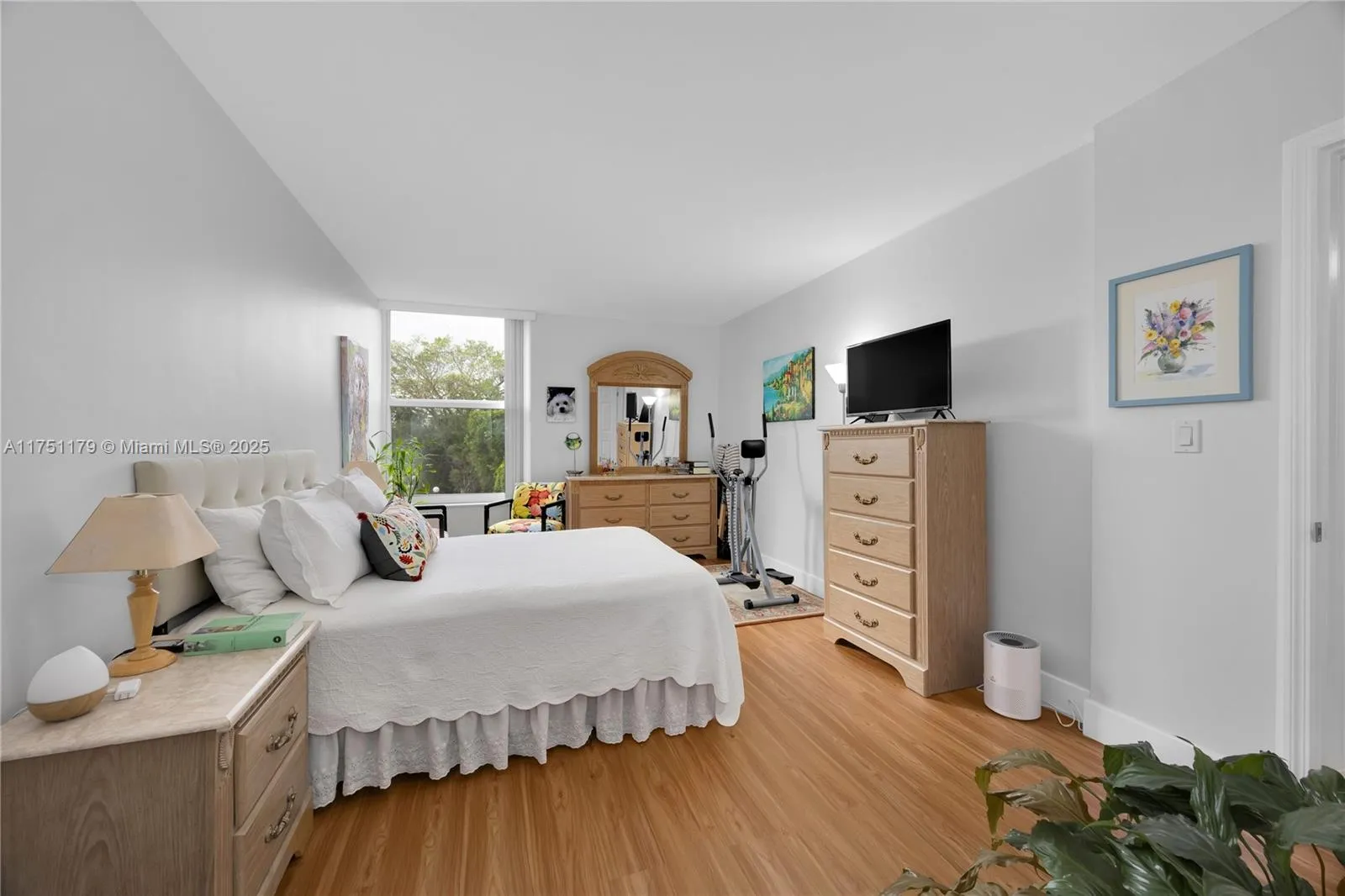 Miami, Florida 33172, United States, 2 Bedrooms Bedrooms, ,2 BathroomsBathrooms,Residential,Active,77988