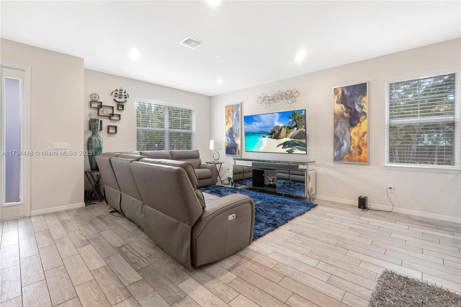 HILLCREST COUNTRY CLUB SO - Residential