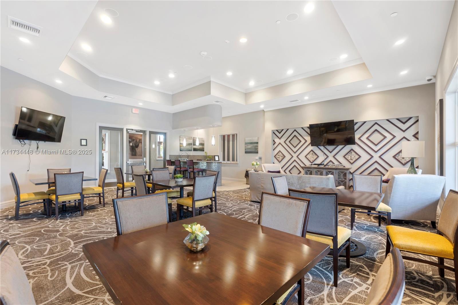 HILLCREST COUNTRY CLUB SO - Residential