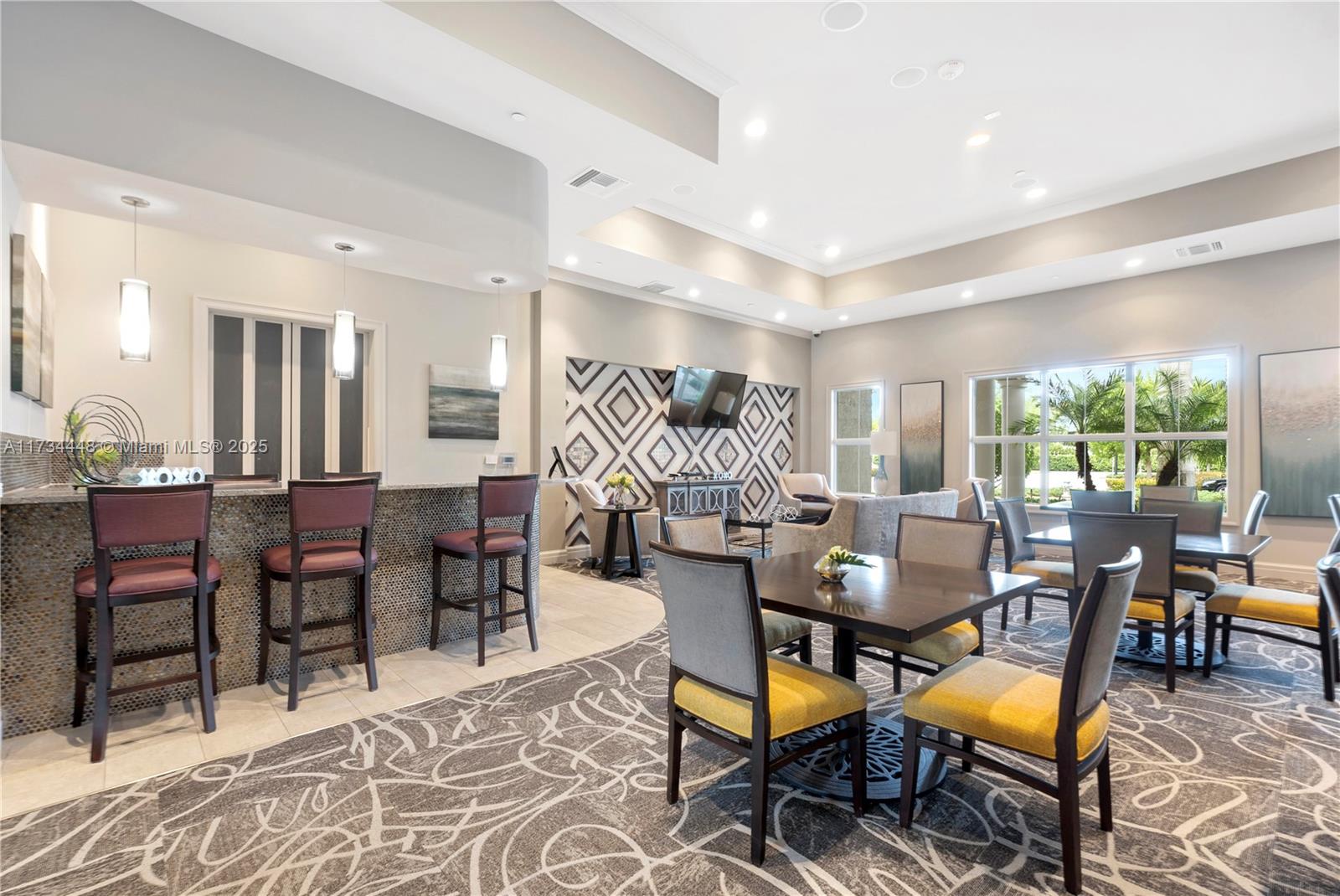 HILLCREST COUNTRY CLUB SO - Residential