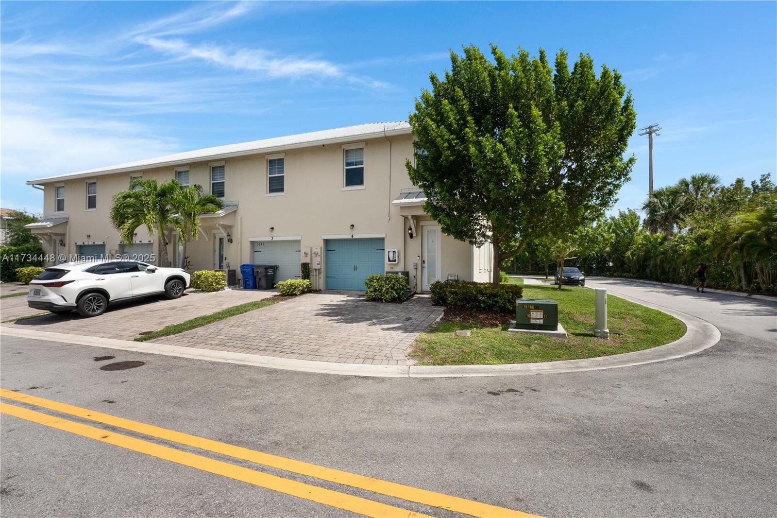 HILLCREST COUNTRY CLUB SO - Residential