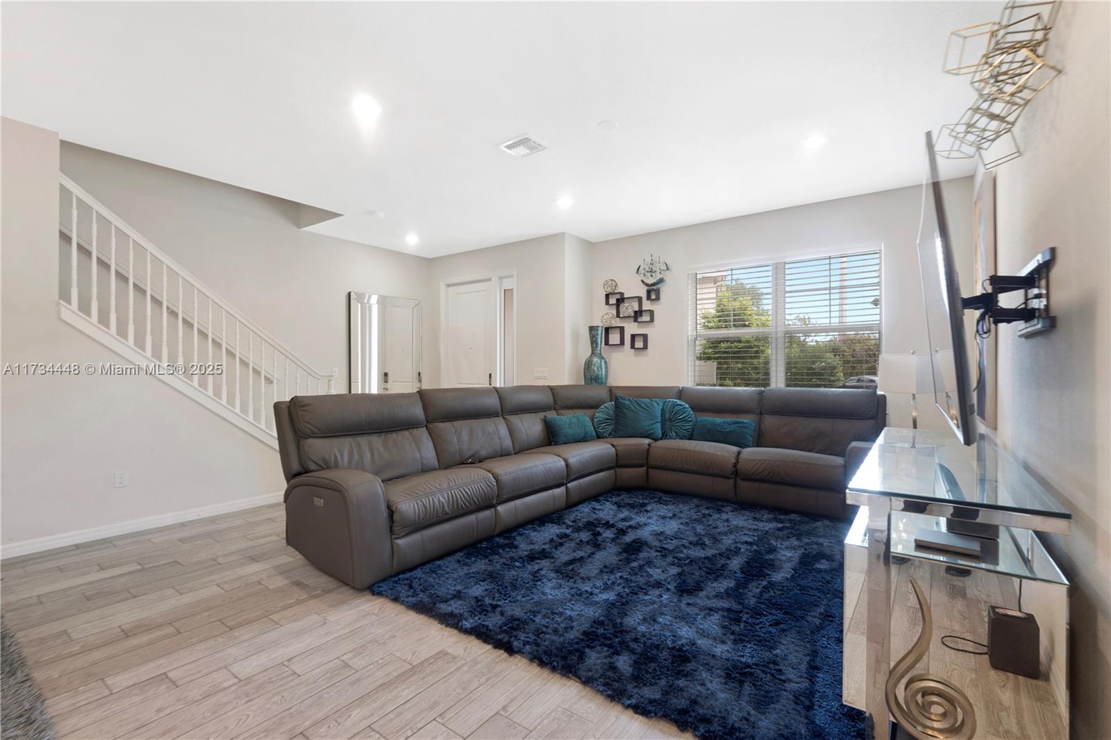 HILLCREST COUNTRY CLUB SO - Residential
