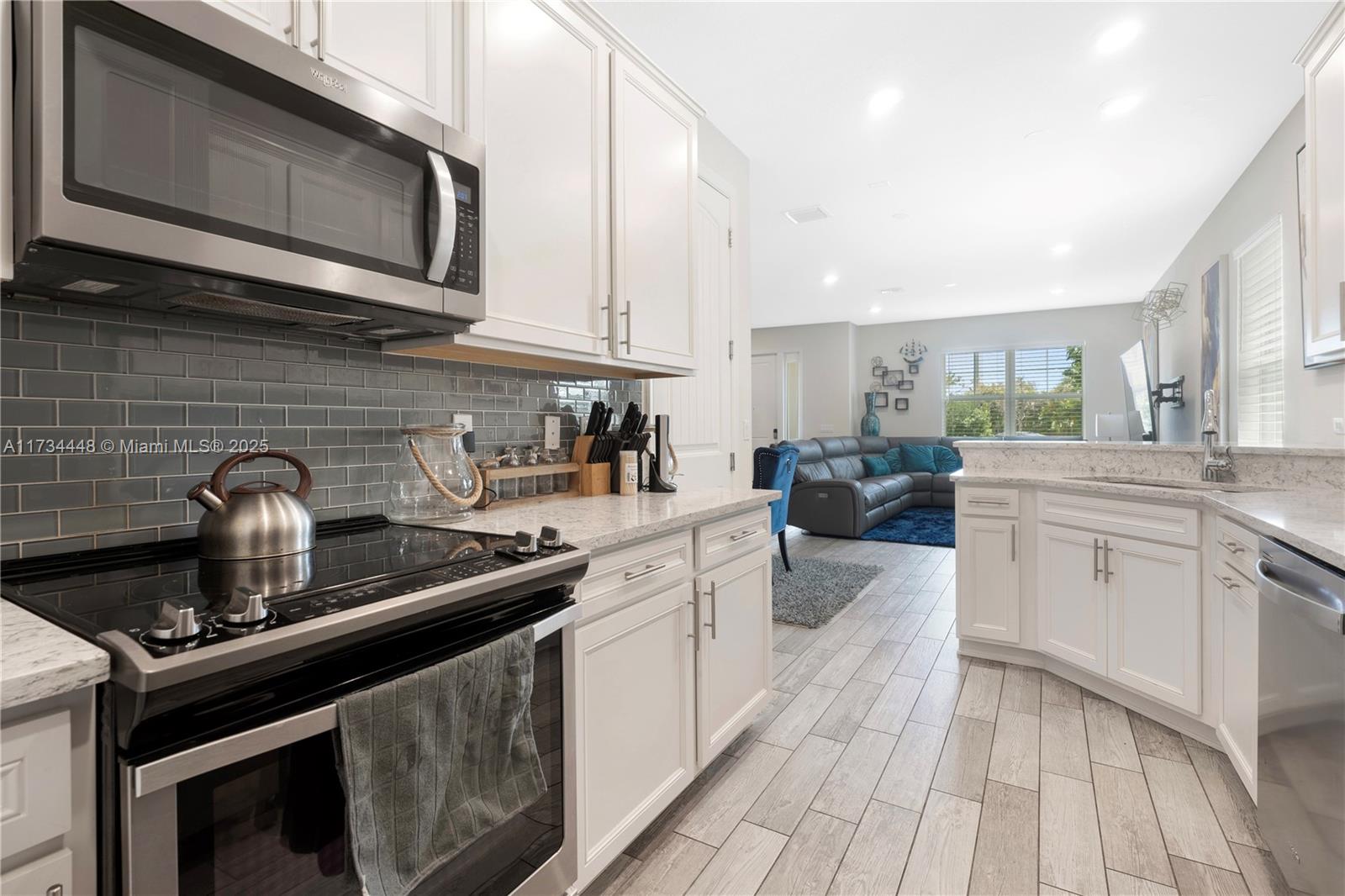 HILLCREST COUNTRY CLUB SO - Residential
