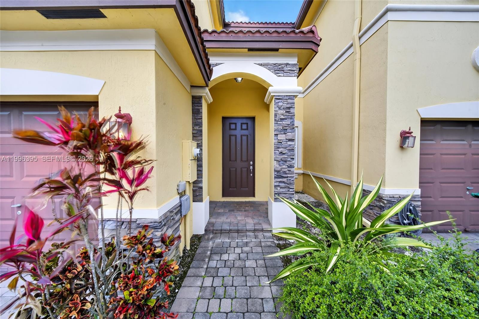 ISLANDS AT DORAL NORTHWES - Residential