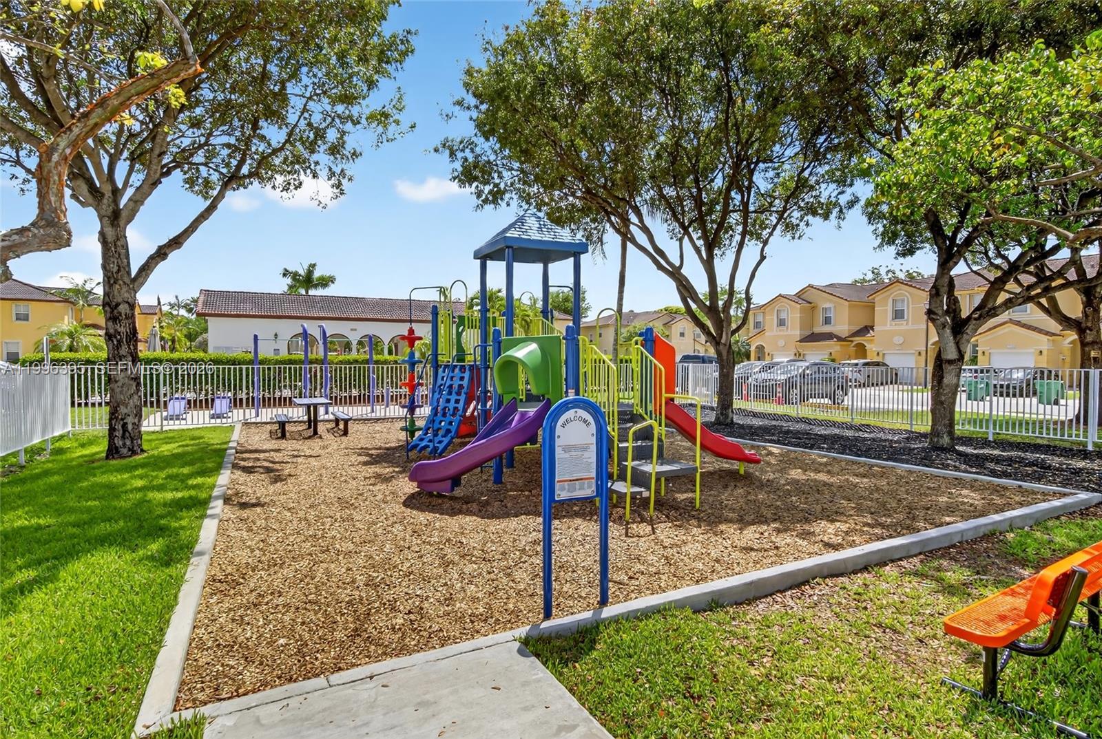 ISLANDS AT DORAL NORTHWES - Residential