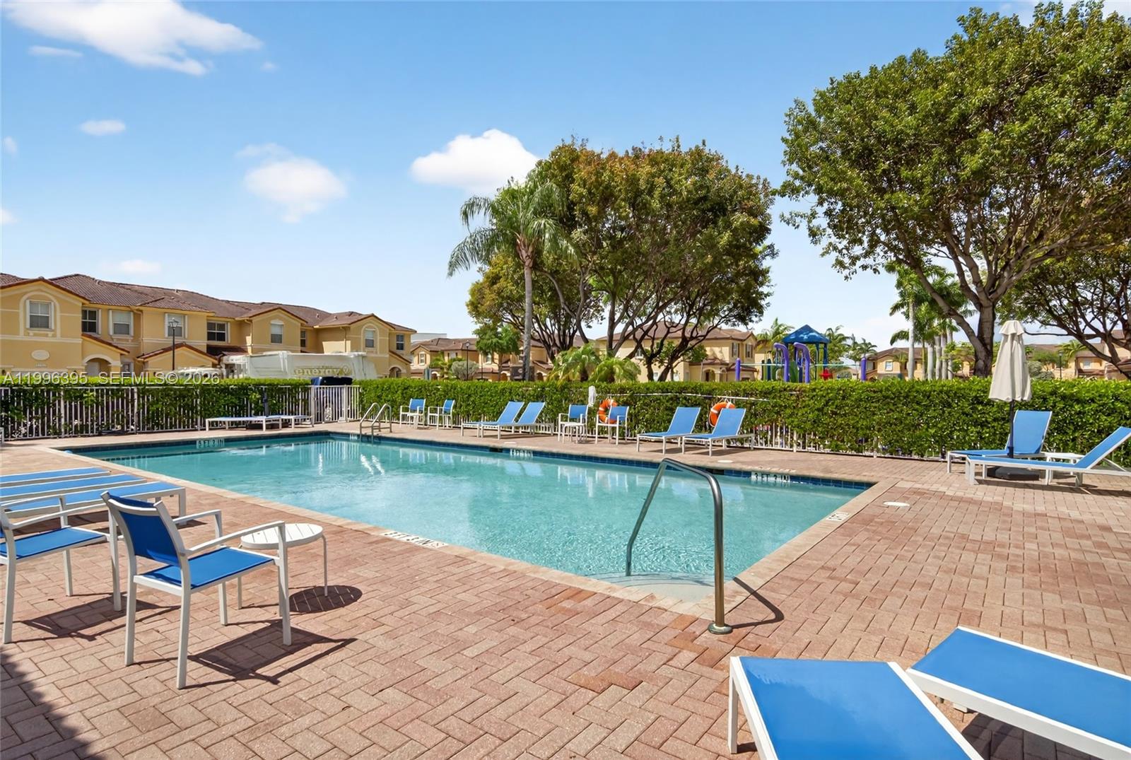 ISLANDS AT DORAL NORTHWES - Residential