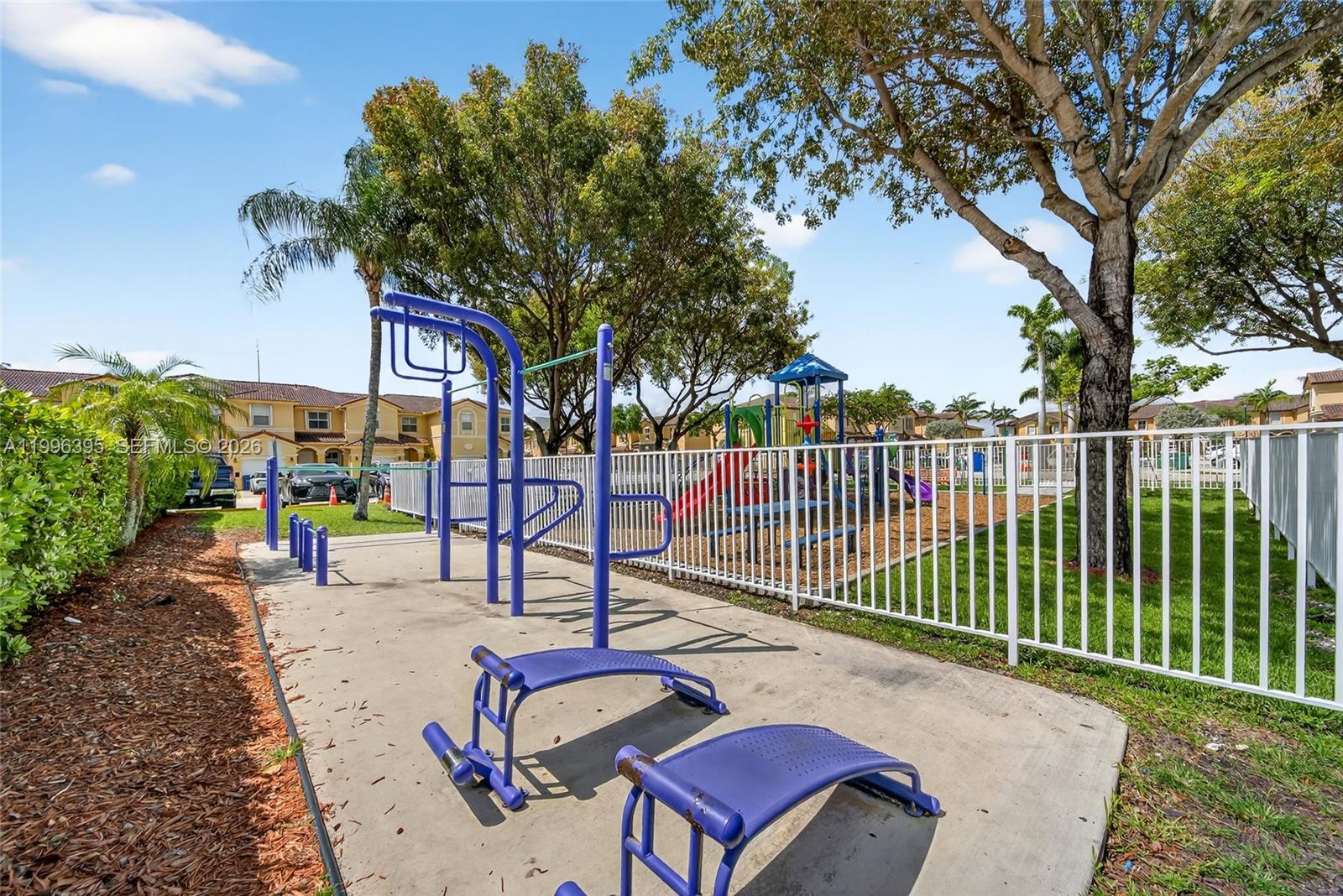 ISLANDS AT DORAL NORTHWES - Residential