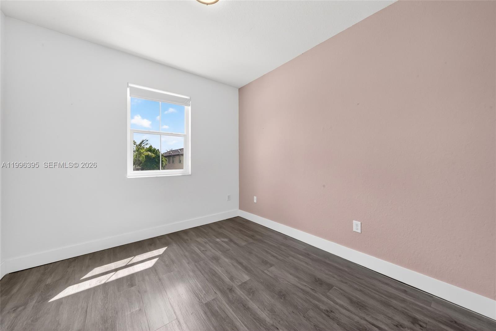 ISLANDS AT DORAL NORTHWES - Residential