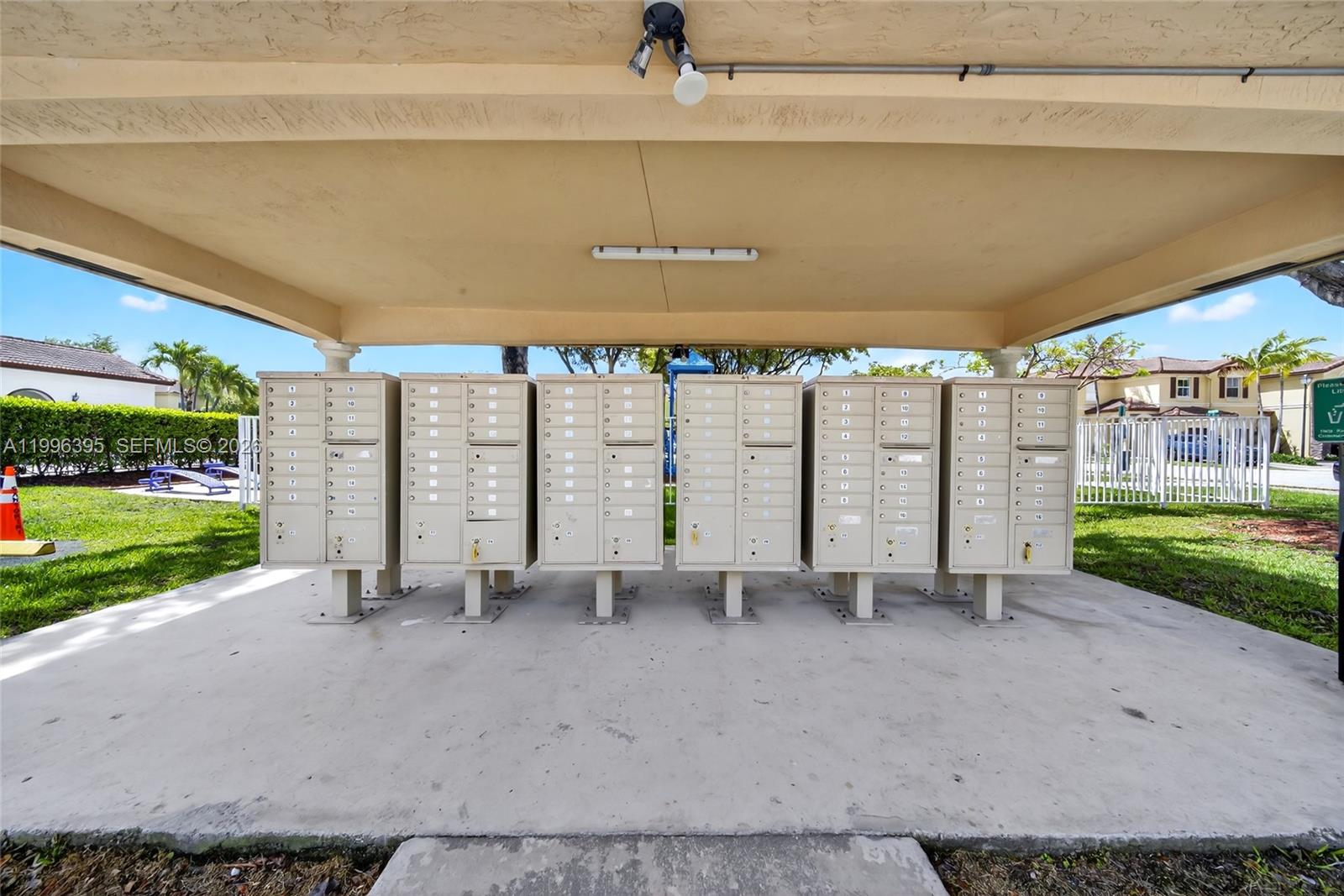 ISLANDS AT DORAL NORTHWES - Residential