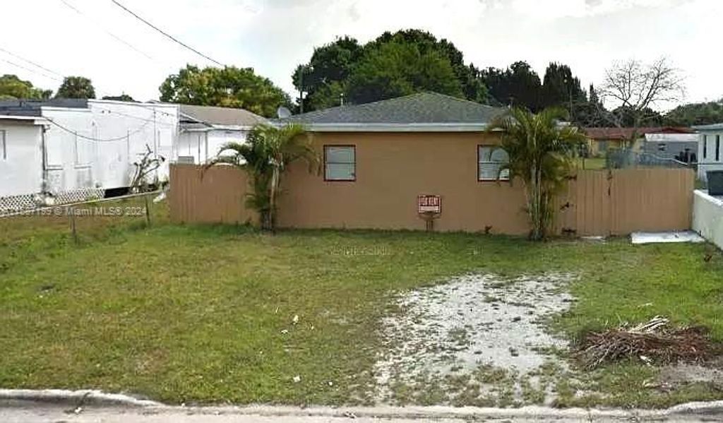 Photo of 712 20th N St, Fort Pierce, FL 34950 (MLS # A11587199)