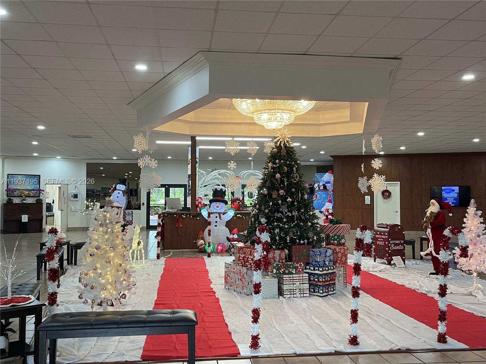 SADDLE CLUB GARDEN APTS - Residential