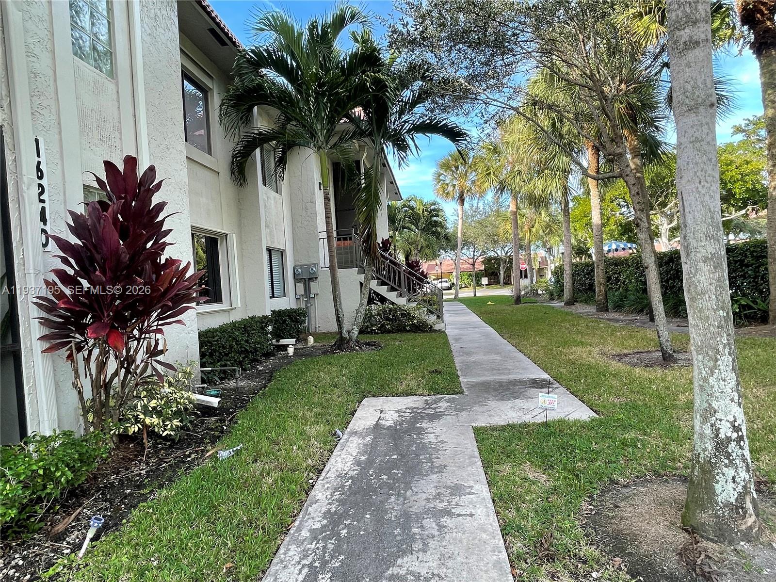 SADDLE CLUB GARDEN APTS - Residential