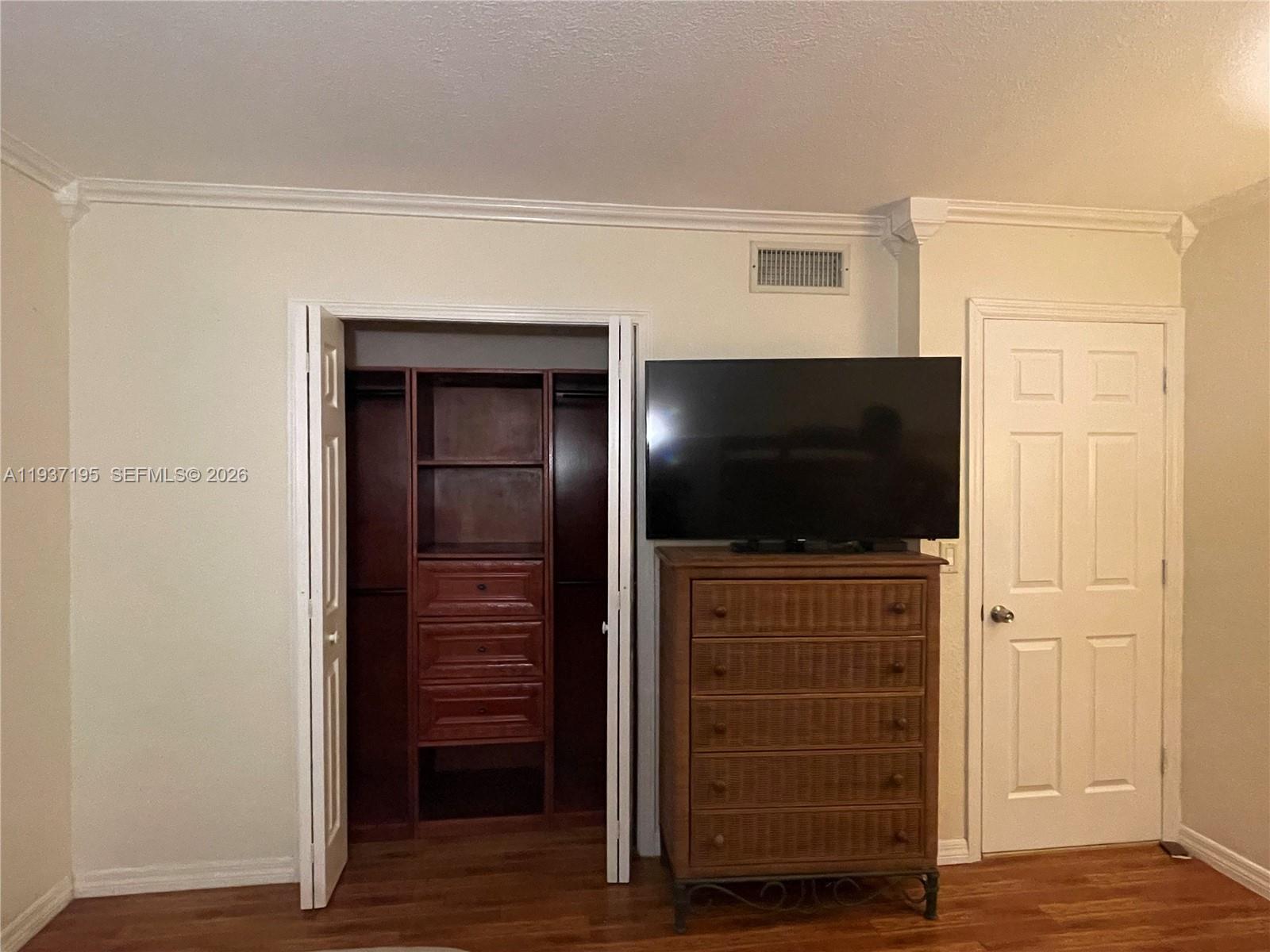 SADDLE CLUB GARDEN APTS - Residential