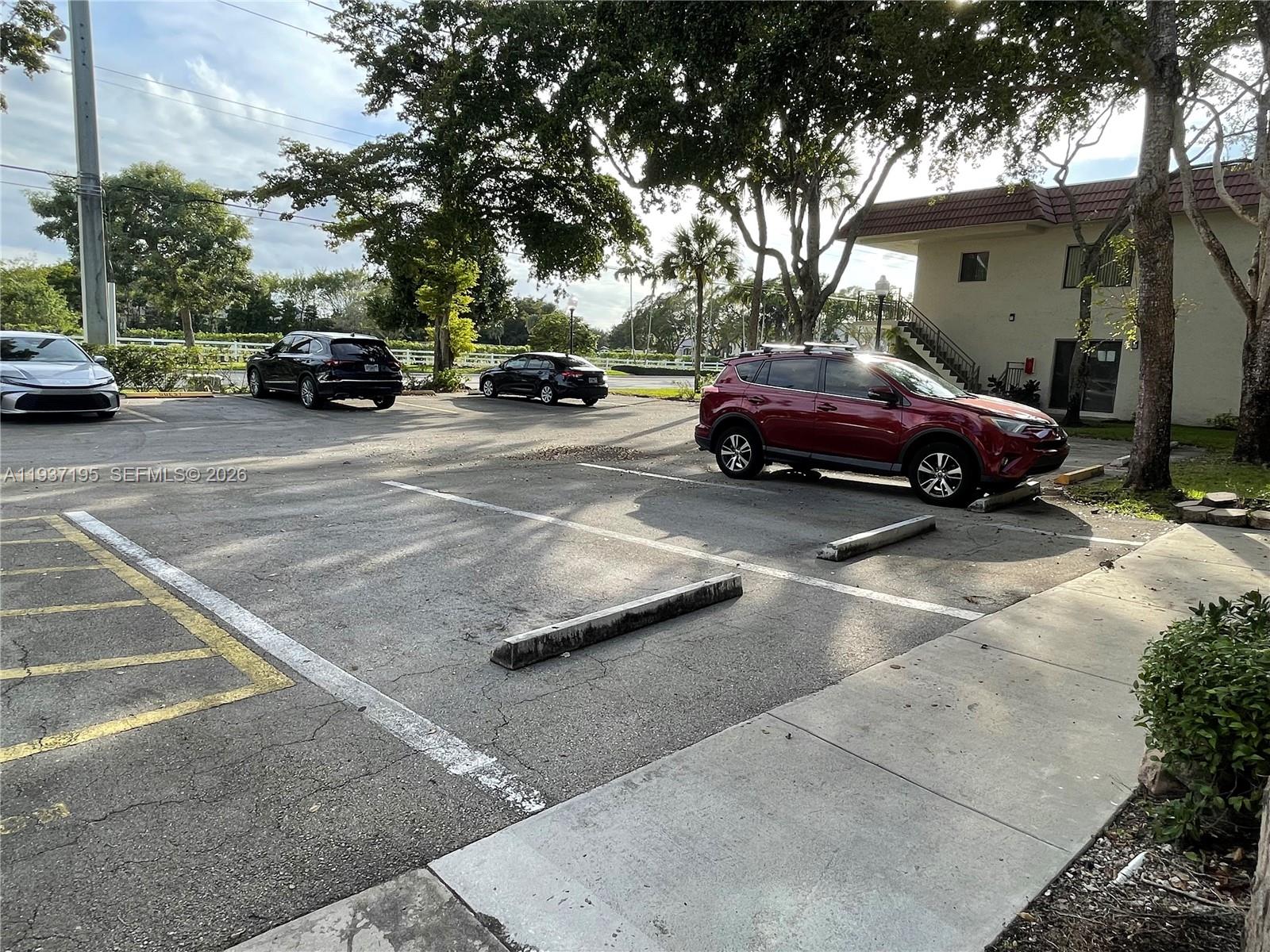 SADDLE CLUB GARDEN APTS - Residential