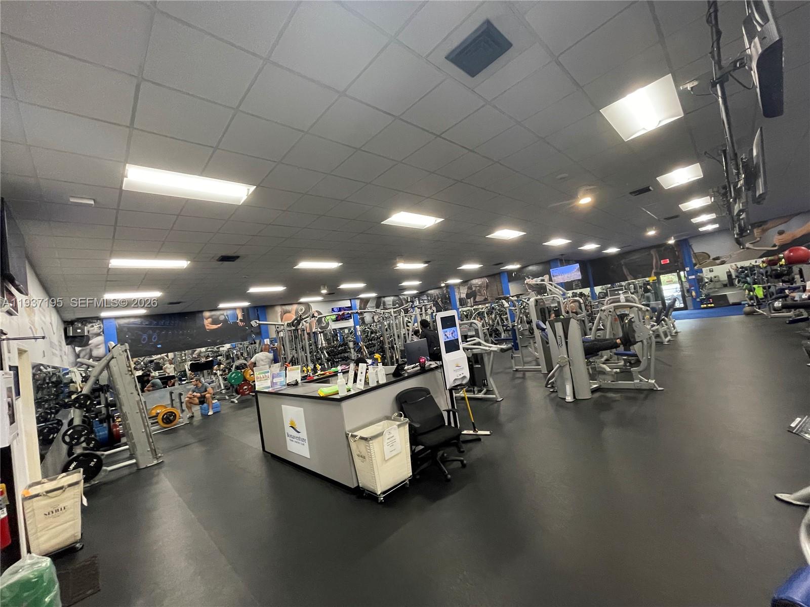 SADDLE CLUB GARDEN APTS - Residential