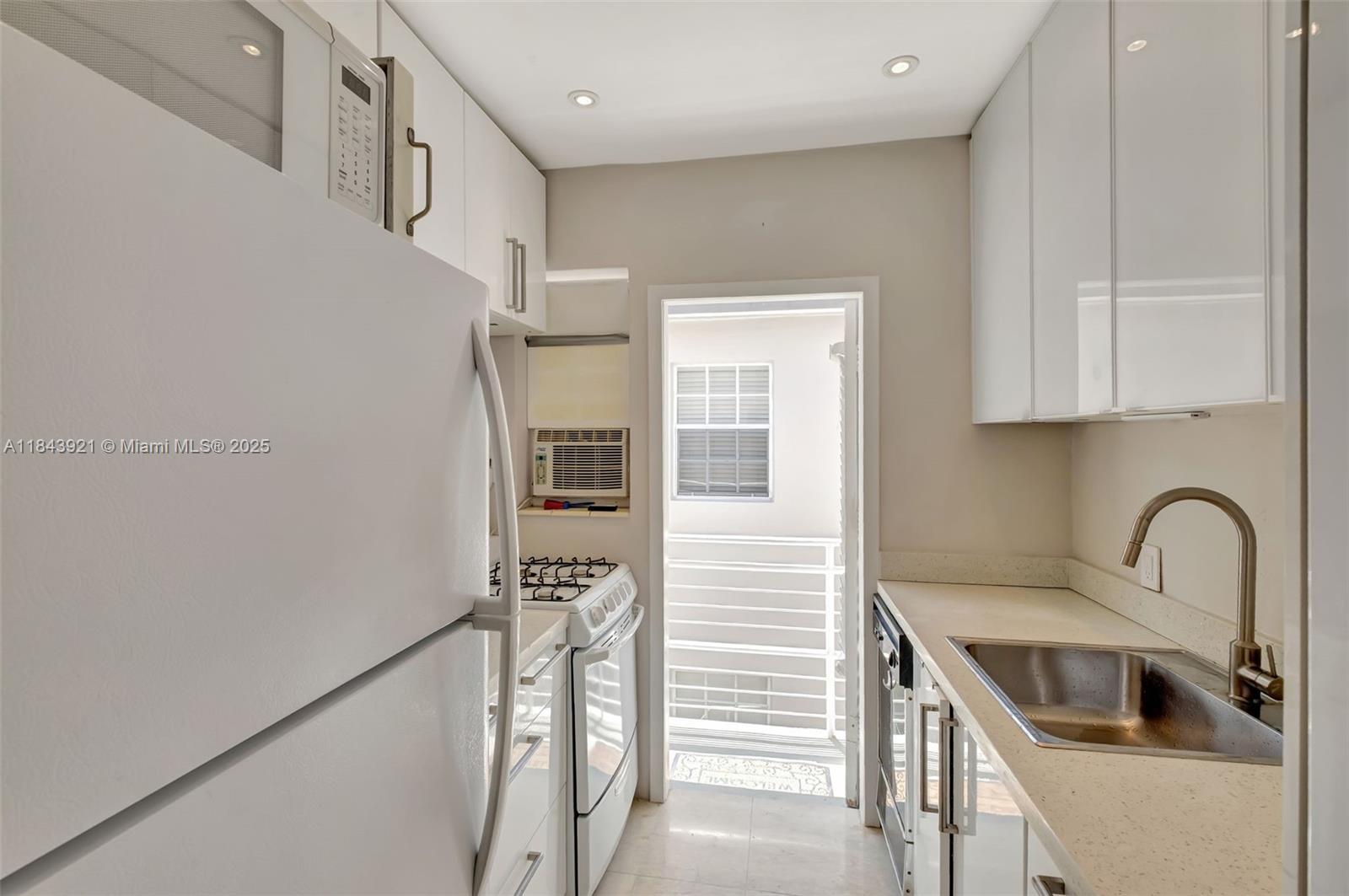 ESPANOLA WAY VILLAS CONDO - Residential