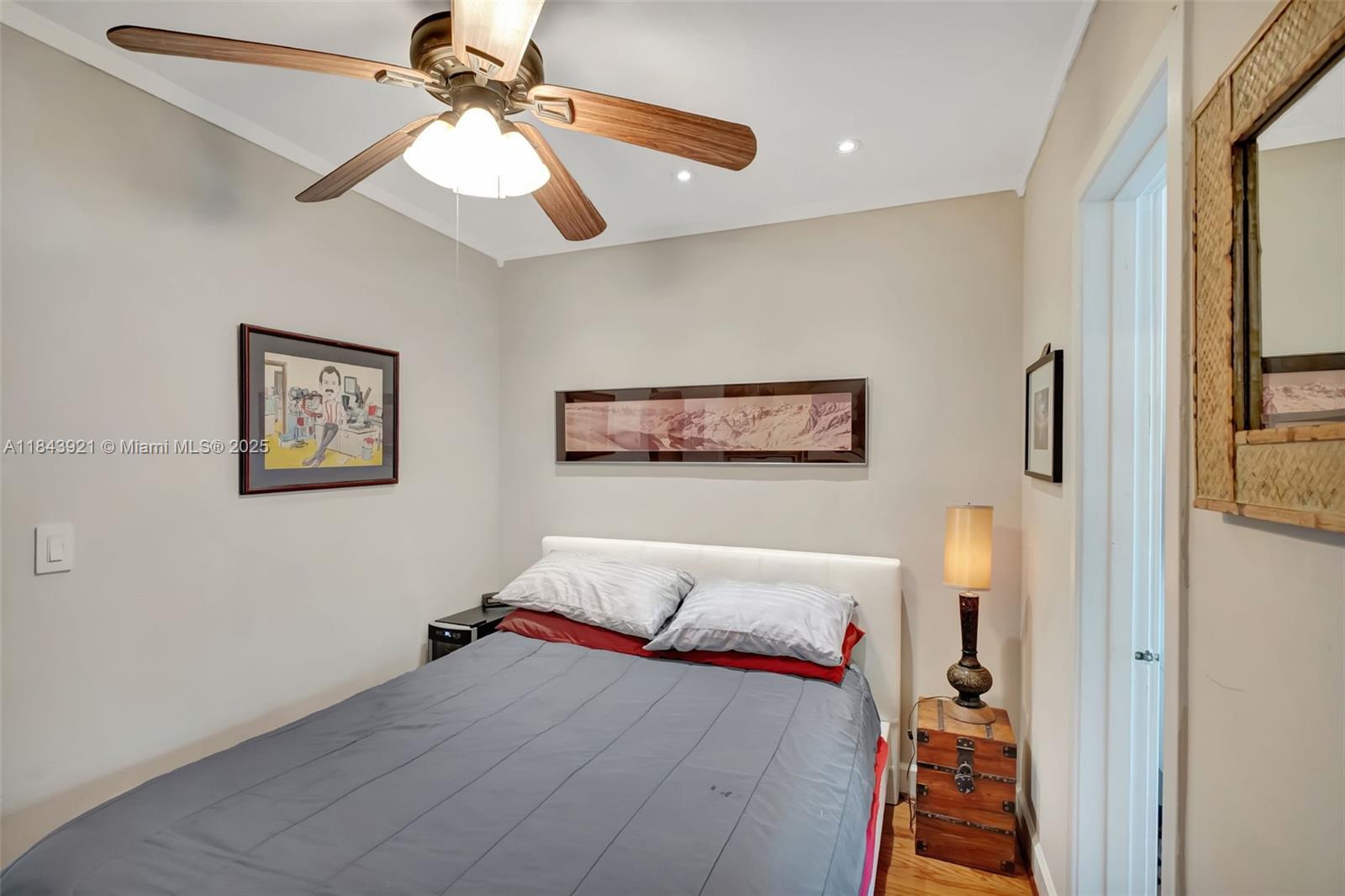 ESPANOLA WAY VILLAS CONDO - Residential