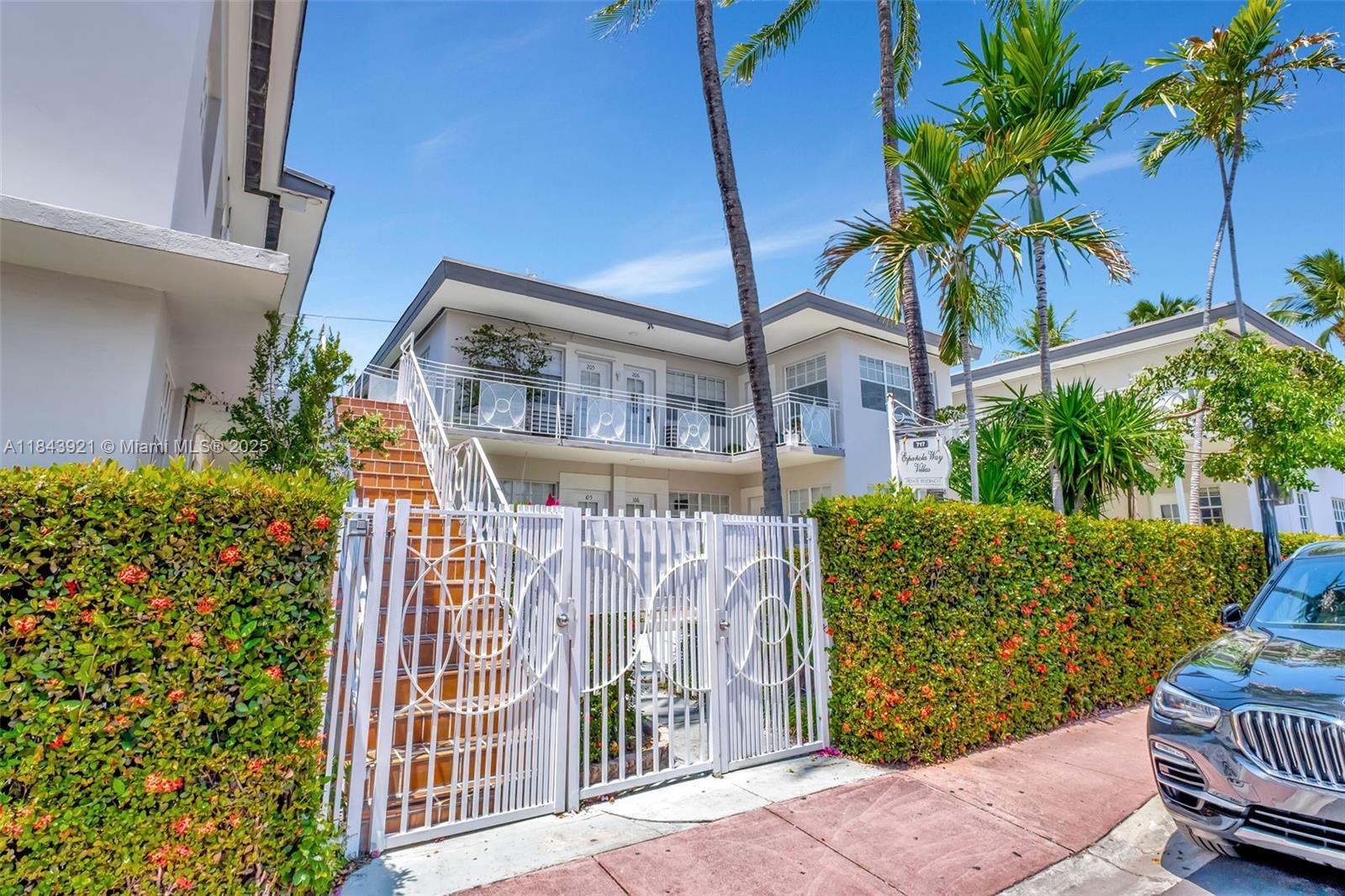 ESPANOLA WAY VILLAS CONDO - Residential