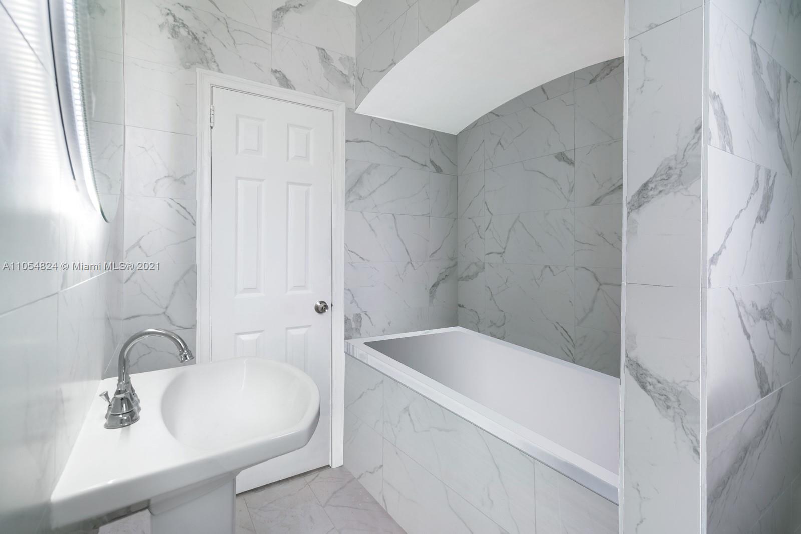 LENOX MANOR - Residential Income