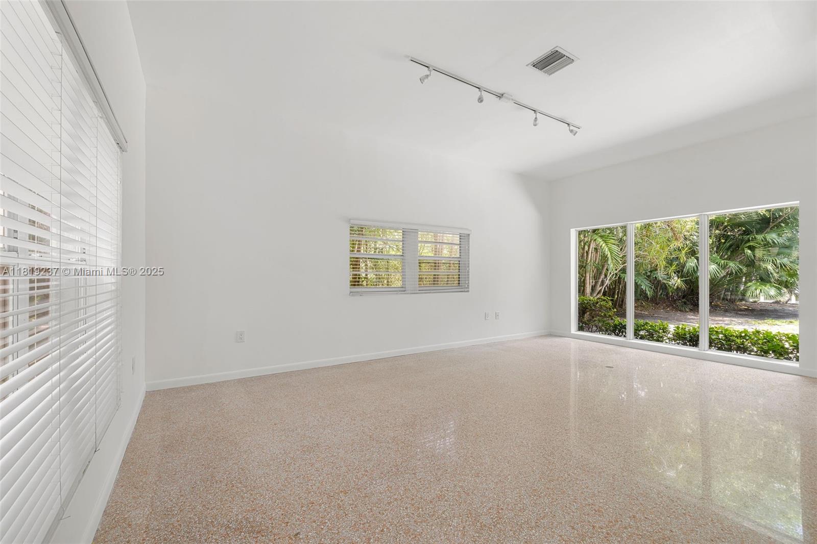 GOLDEN BEACH SEC F - Residential Lease