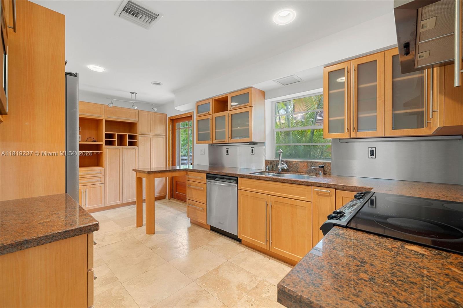 GOLDEN BEACH SEC F - Residential Lease