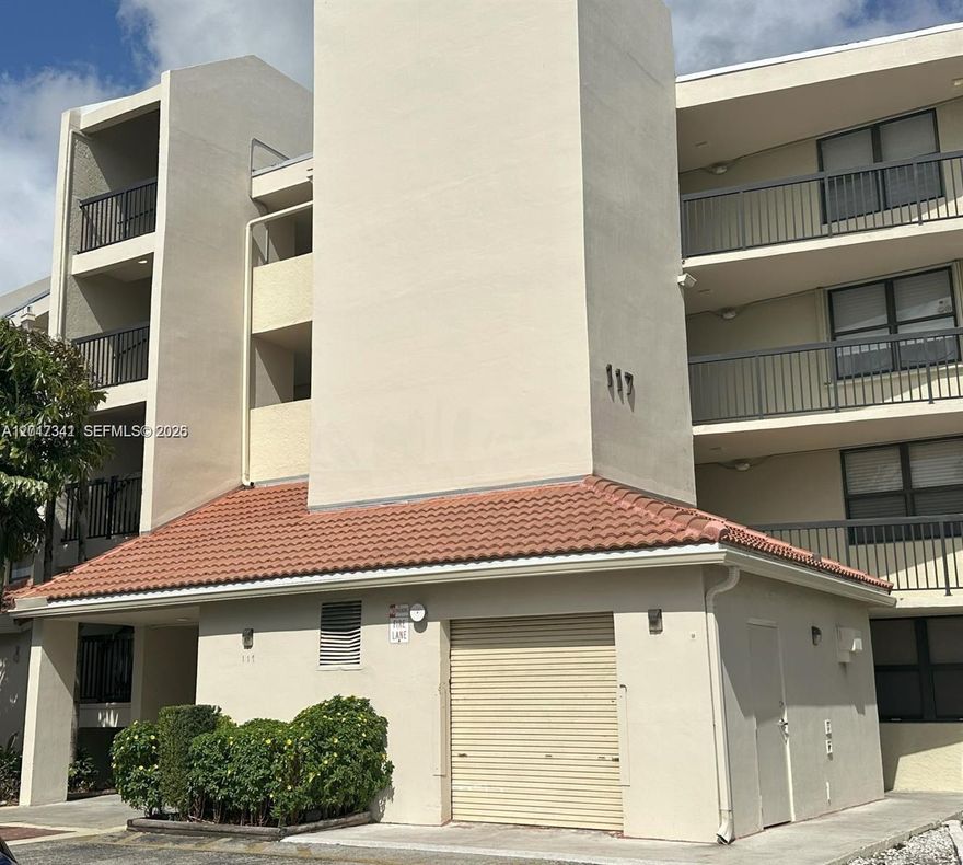 Live in Paradise in your split floor plan, 2BR and 2BA with Direct Lake Front. Enjoy AMAZING and STUNNNING
Sunrises and Sunsets from your screened in Balcony, as well as from your Kitchen windows. The unit features Totally Renovated Kitchen & upgraded bathrooms, with a Washer/Dryer in the unit. The property has amenities that include 3 Pools, Hot Tub, Fitness Center, Sauna, Pool Tables, Club House, Library, Pool Side Cafe, Basketball, Tennis and Pickleball Courts.  The unit is rented Unfurnished . Minutes from the Beach, FLL Airport, Highways and Shopping Centers. Requirements: First & Last Months Rent and a Security Deposit, minimum 680 Credit Score.  Lake Emerald application is attached. Call or Text Today for Your Private Showing!