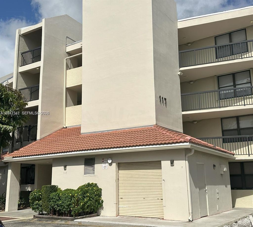 Photo of 117 Lake Emerald Dr #308, Oakland Park, FL 33309 (MLS # A12017341)
