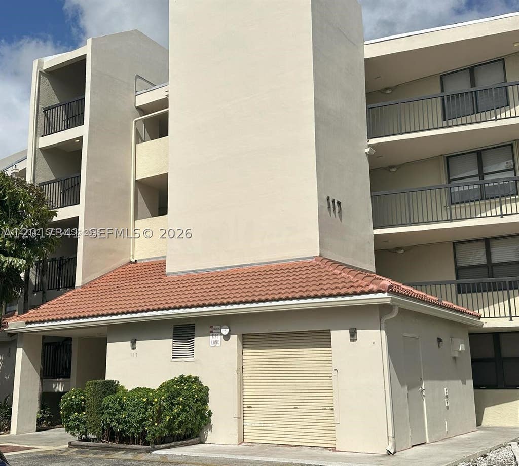 Photo of 117 Lake Emerald Dr #308, Oakland Park, FL 33309 (MLS # A12017341)