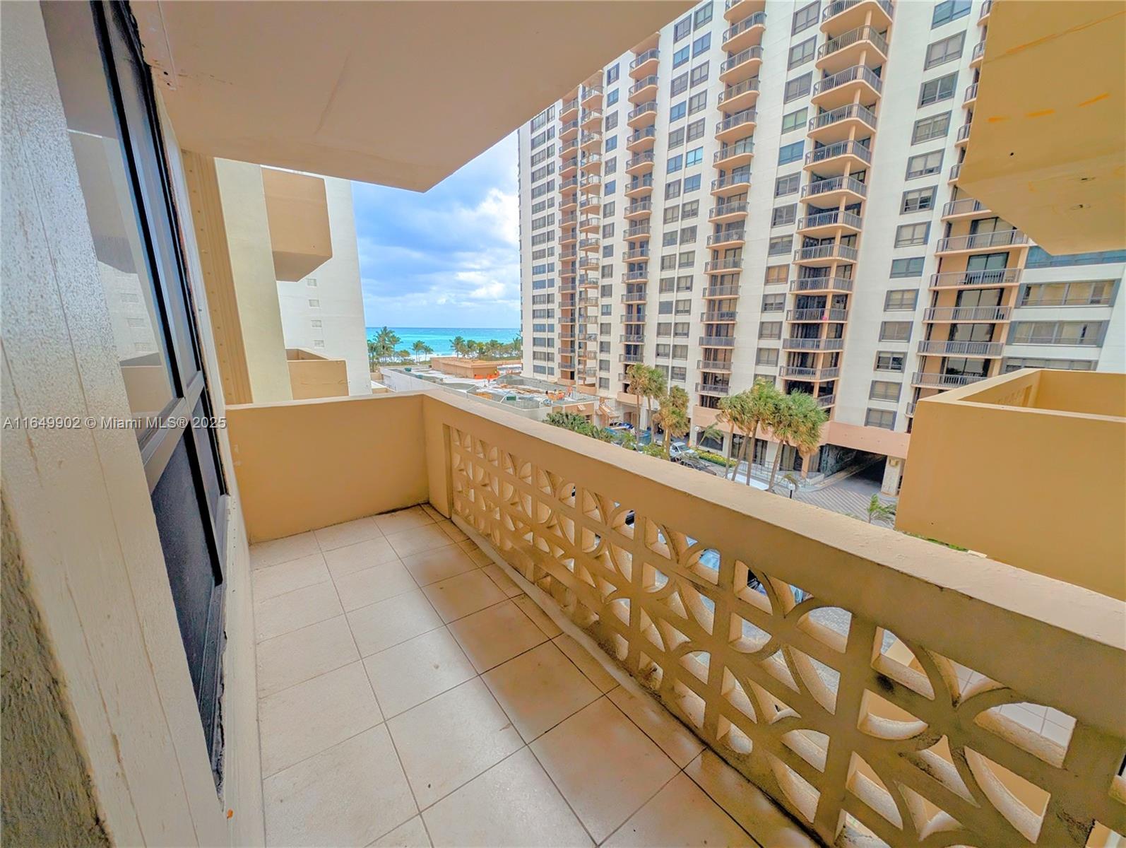 10185 Collins Ave 609